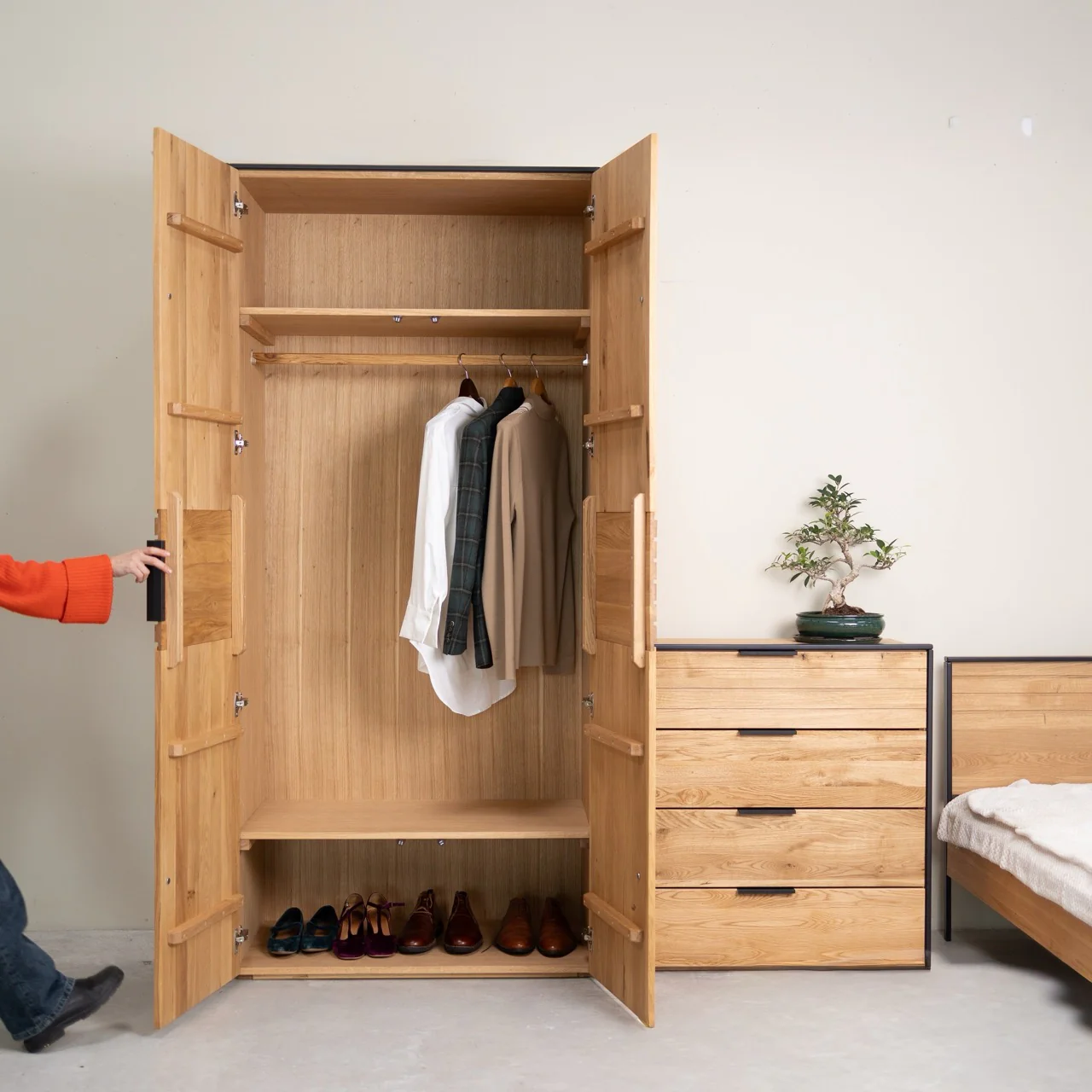 Kast met 2 deuren van massief eikenhout Runa | NordicStory - Image 6
