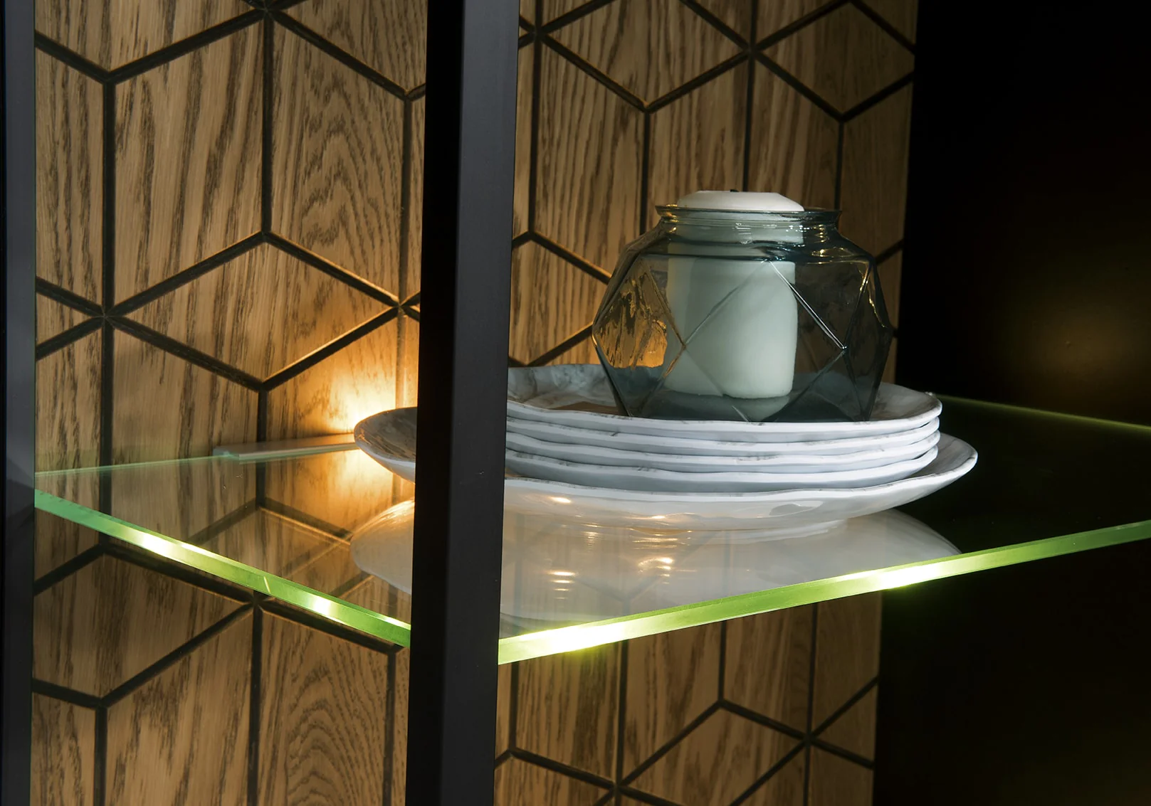 Eikenhouten vitrinekast MOZAIK 10 | LoftStory - Image 3
