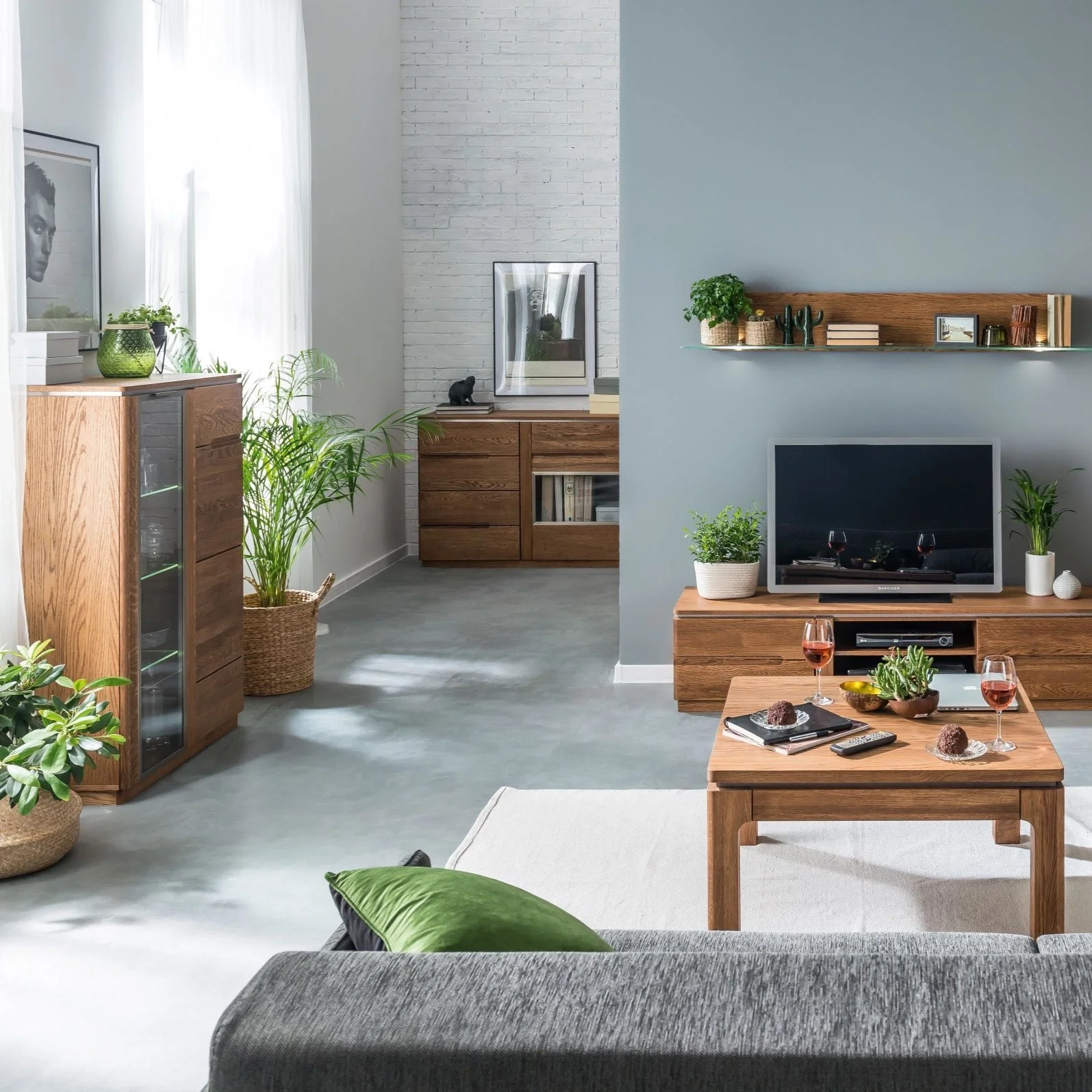 Eikenhouten vitrinekast MONTENEGRO 15 | LoftStory - Image 3