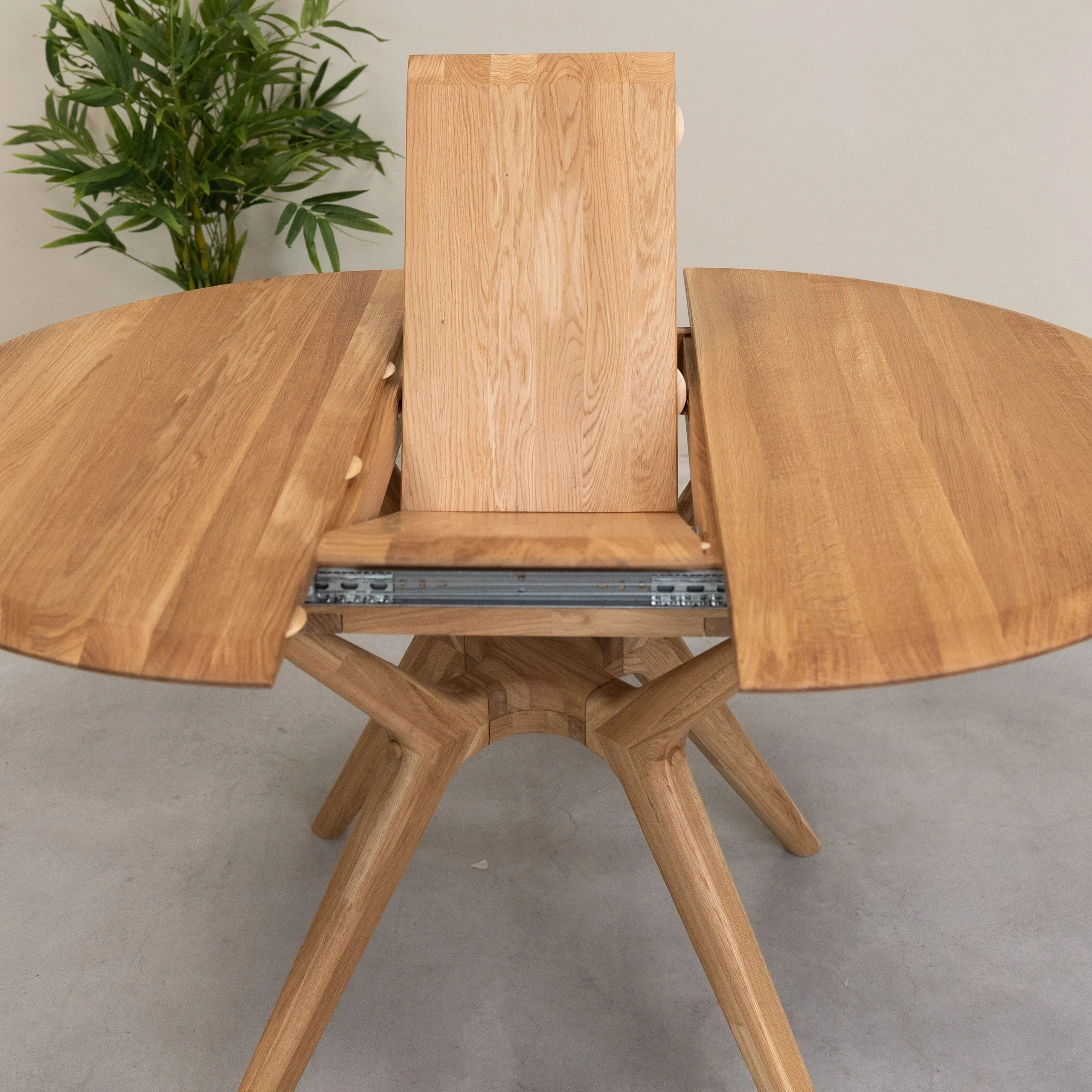 Ronde uitschuifbare eettafel in massief eiken Carmen | NordicStory - Image 9