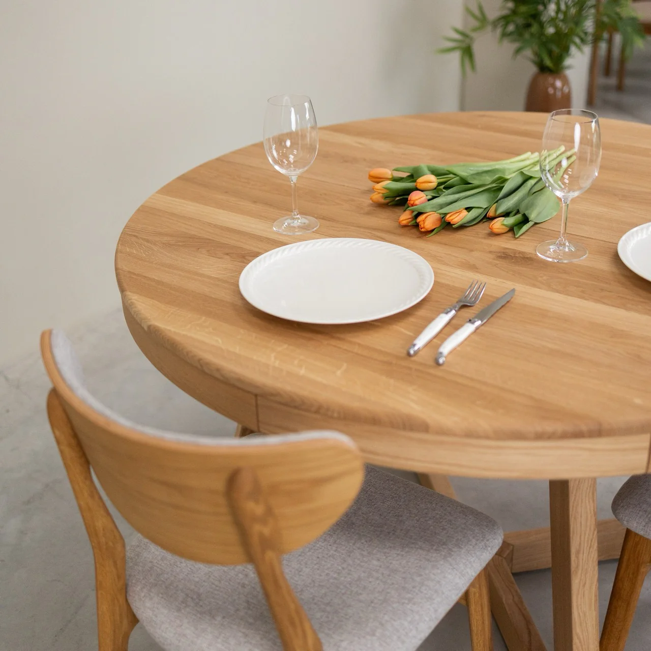 Uitschuifbare eettafel van massief eikenhout van Escandi Atelier | NordicStory - Image 16