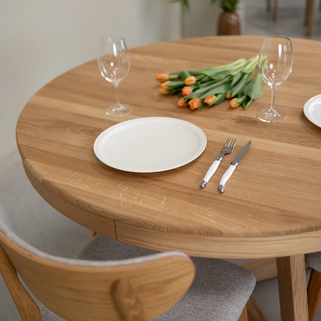 Uitschuifbare eettafel van massief eikenhout van Escandi Atelier | NordicStory - Image 25