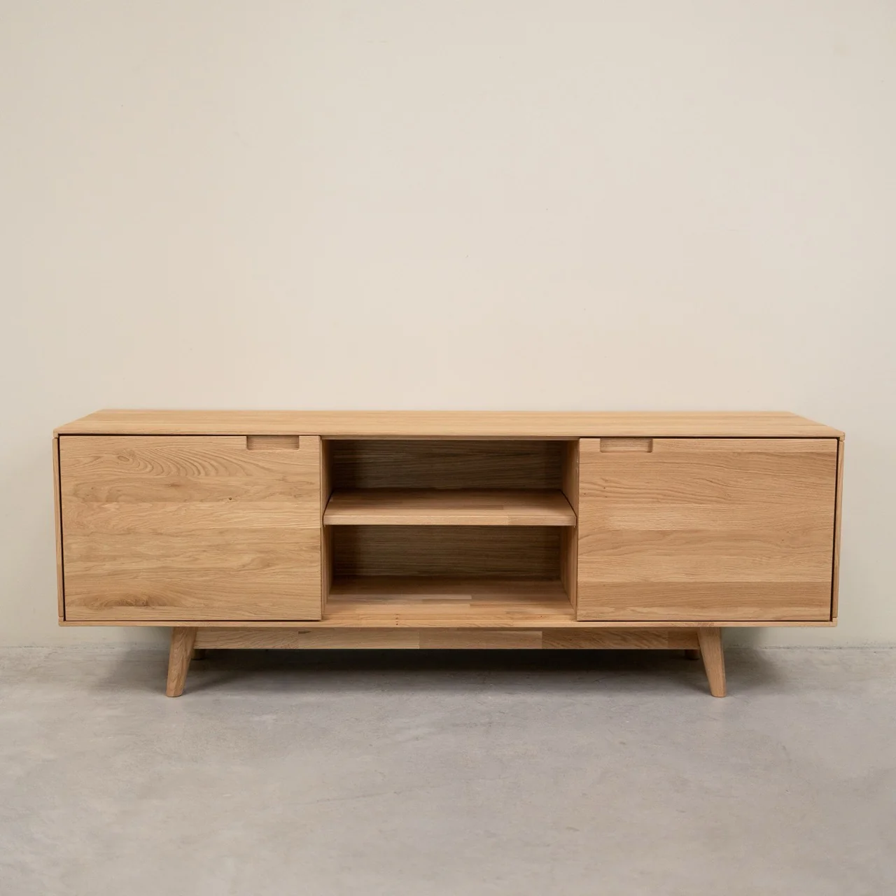 TV-meubel van massief eikenhout van Escandi Atelier | NordicStory - Image 9