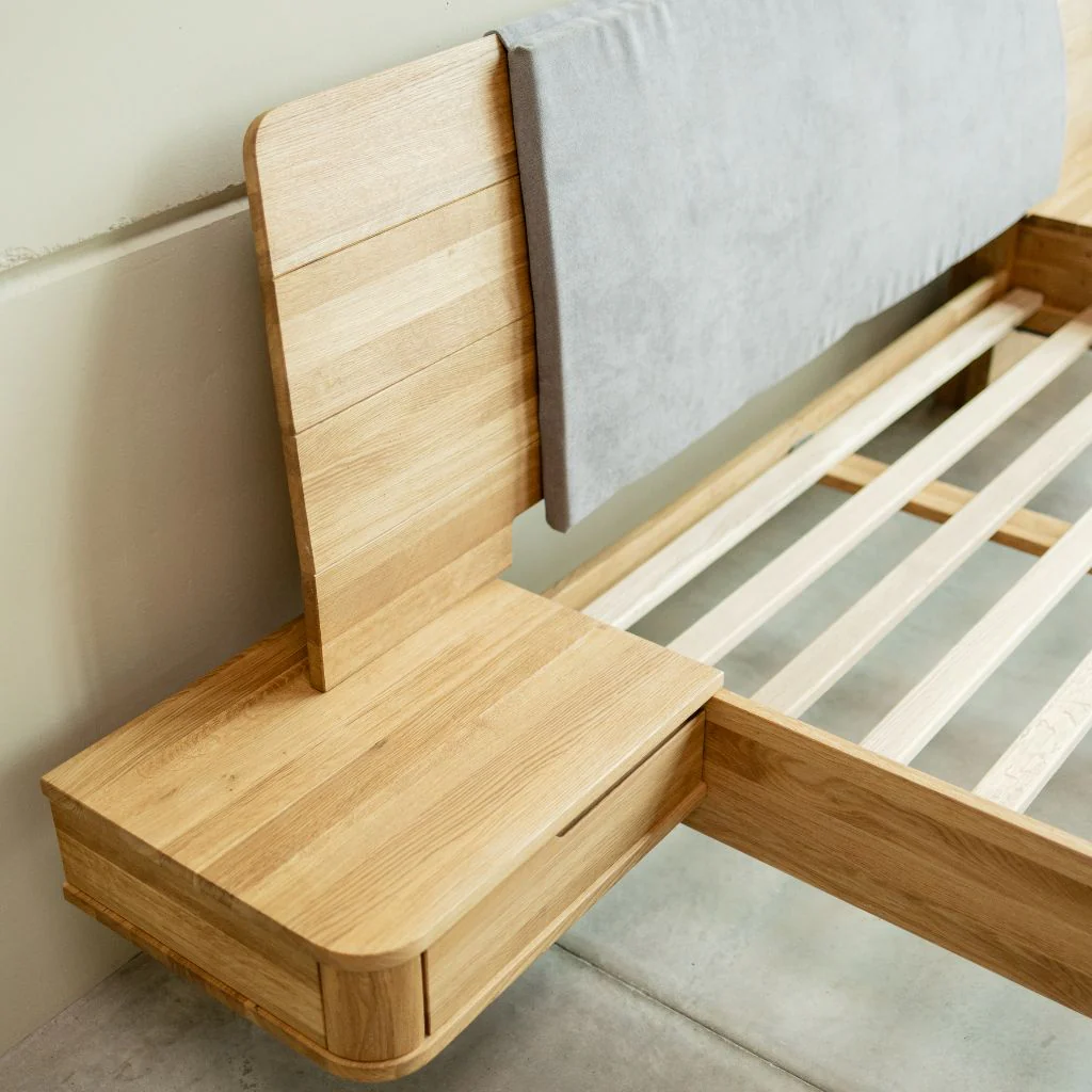 Massief eikenhouten bed met vastgebouwde nachtkastjes ALINA | NordicStory - Image 10