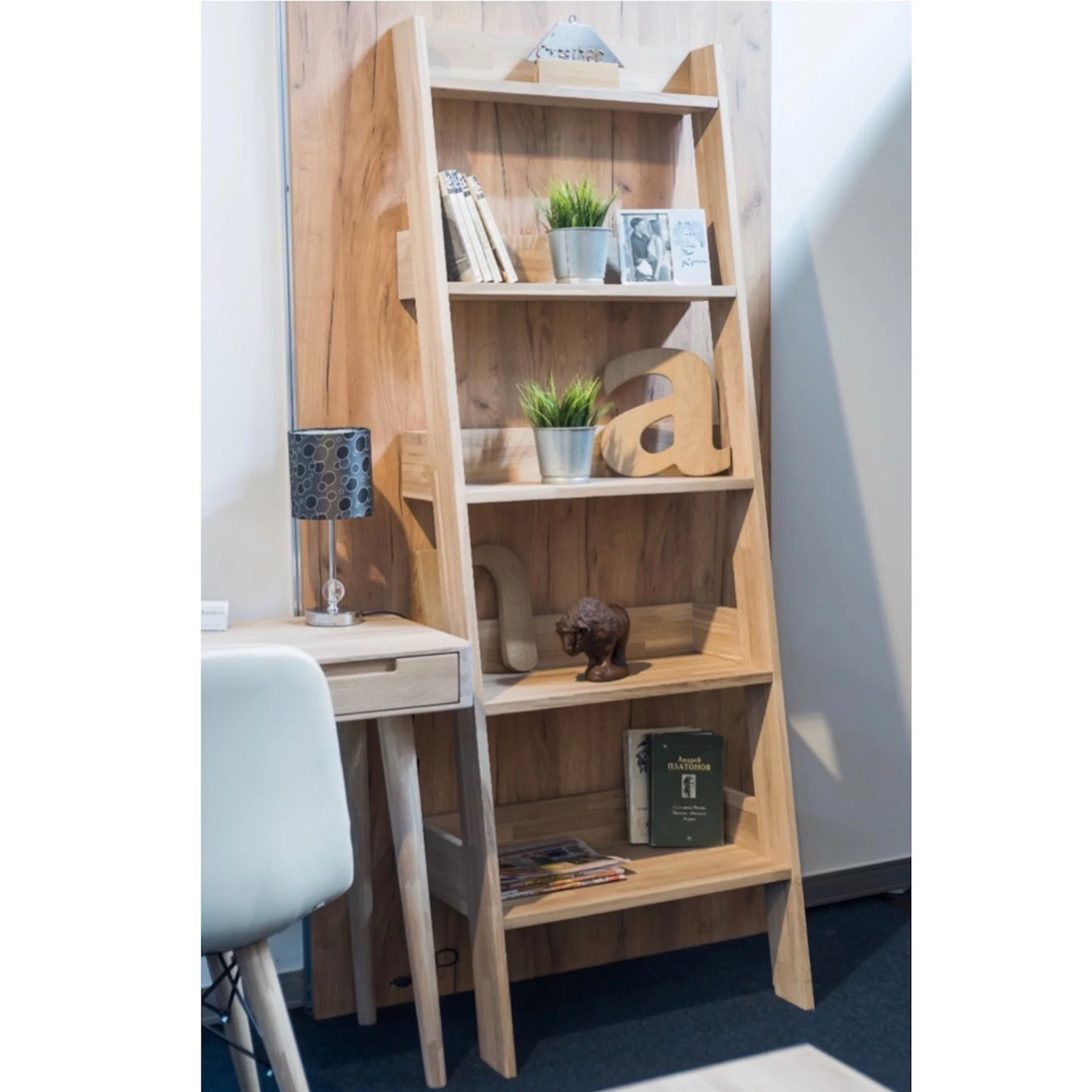 Boekenrek van massief eikenhout Escandi | NordicStory - Image 6