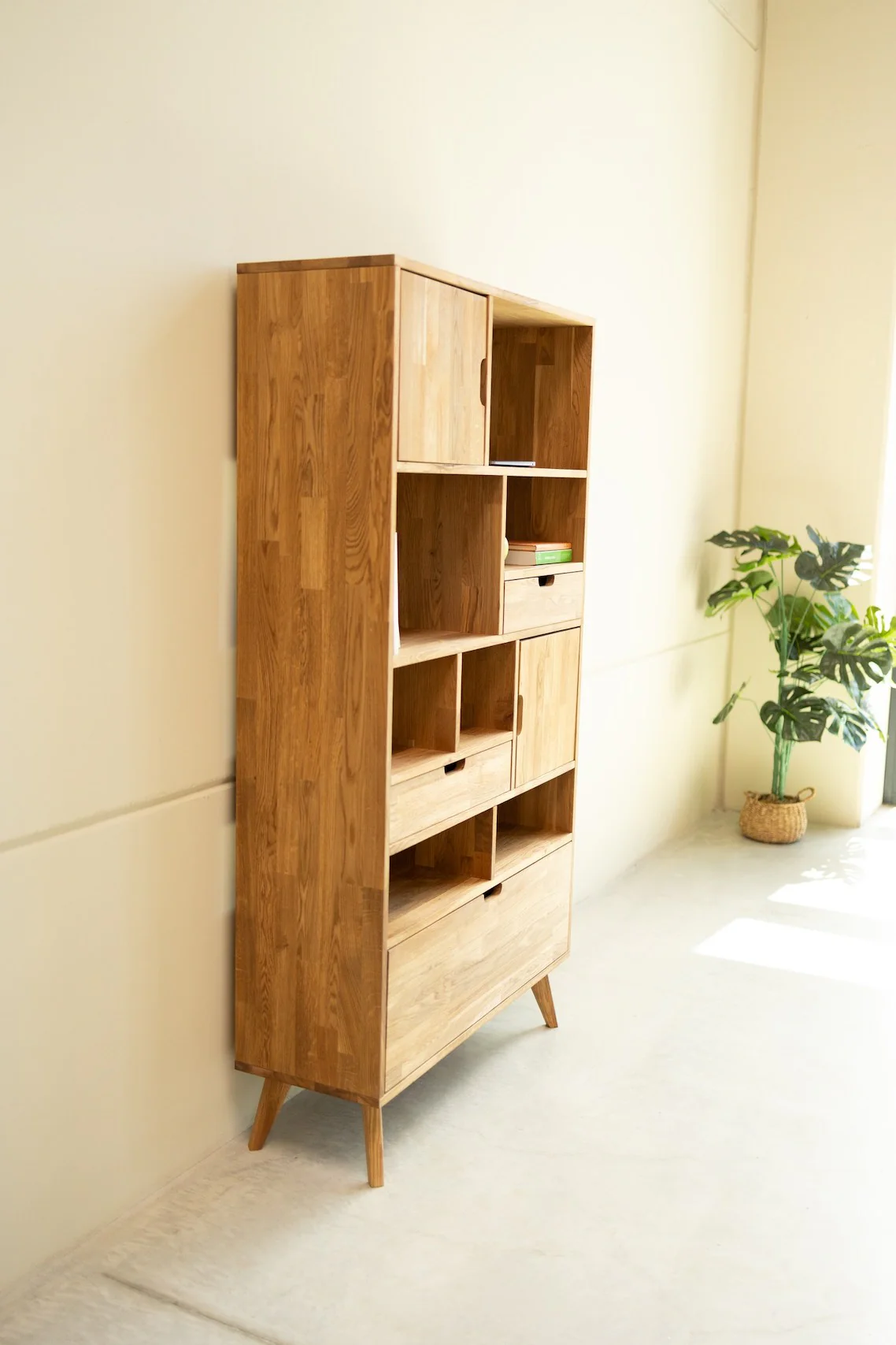 Boekenkast van massief eikenhout Escandi 3 | NordicStory - Image 7