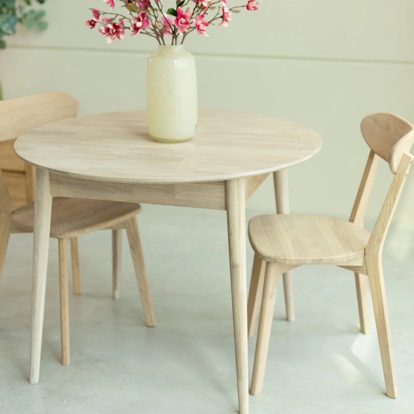 Ronde, uitschuifbare eettafel van massief eikenhout Escandi 3 | NordicStory - Image 13