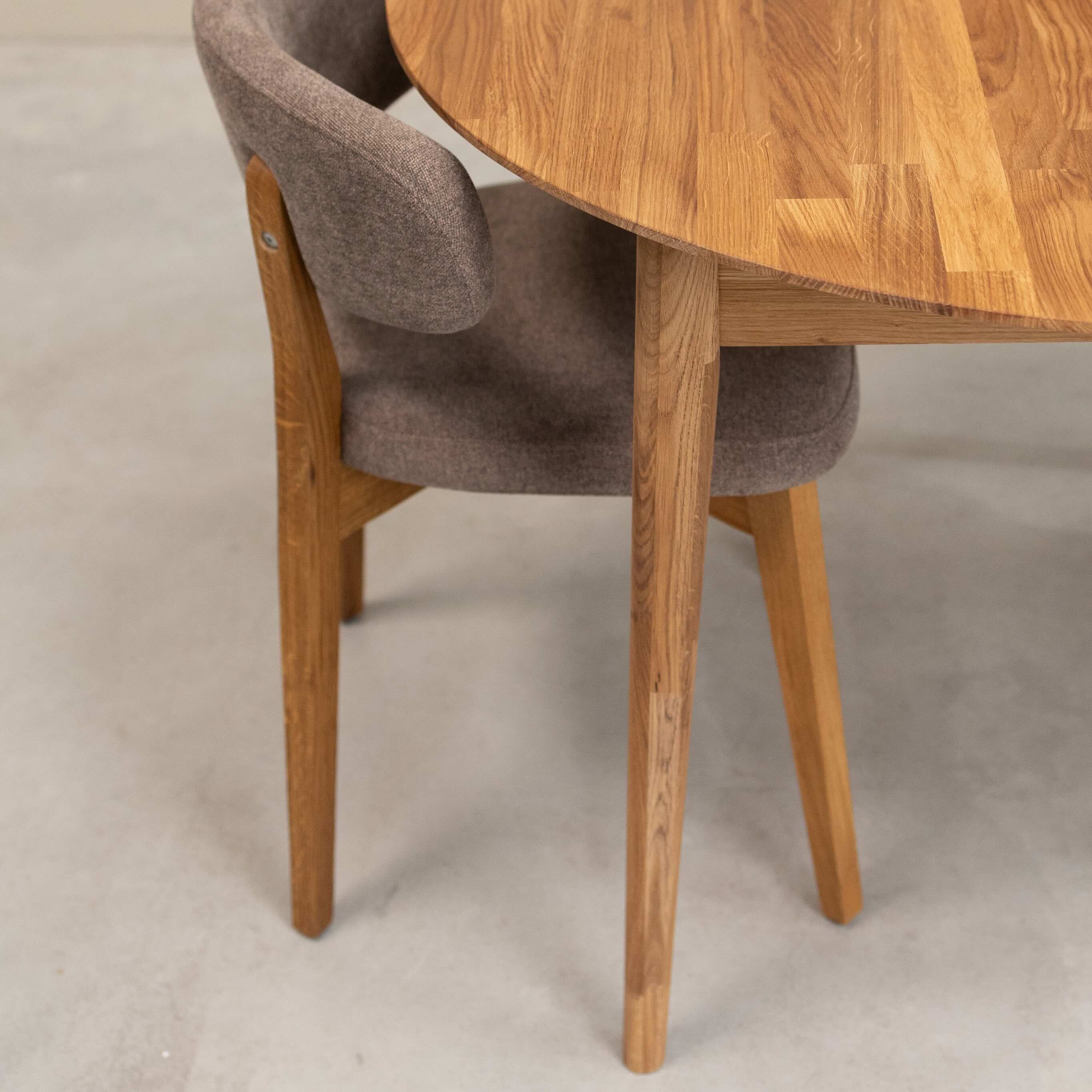 Ronde, uitschuifbare eettafel van massief eikenhout Escandi 5 | NordicStory - Image 12