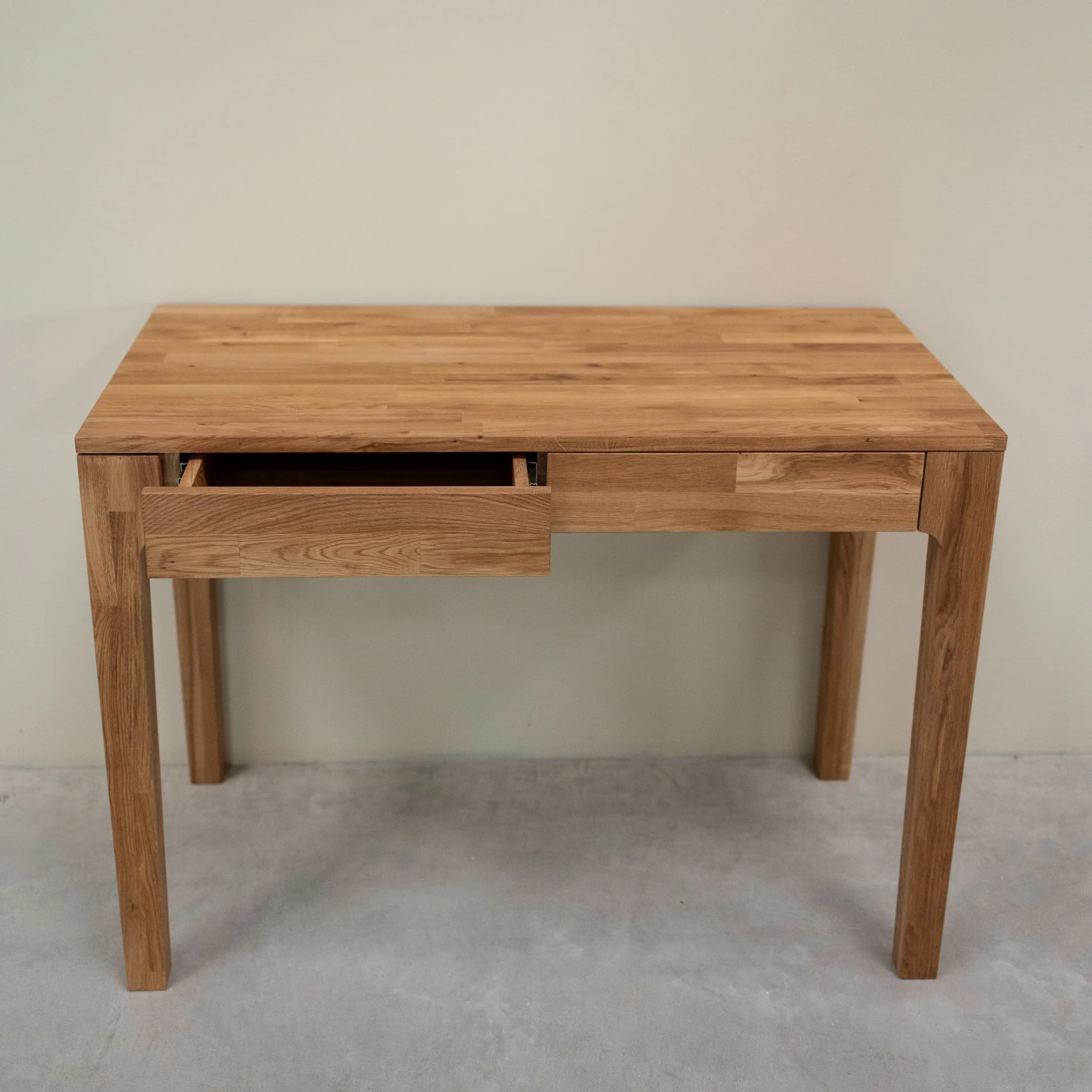 Axel I massief eikenhouten bureau | NordicStory - Image 6