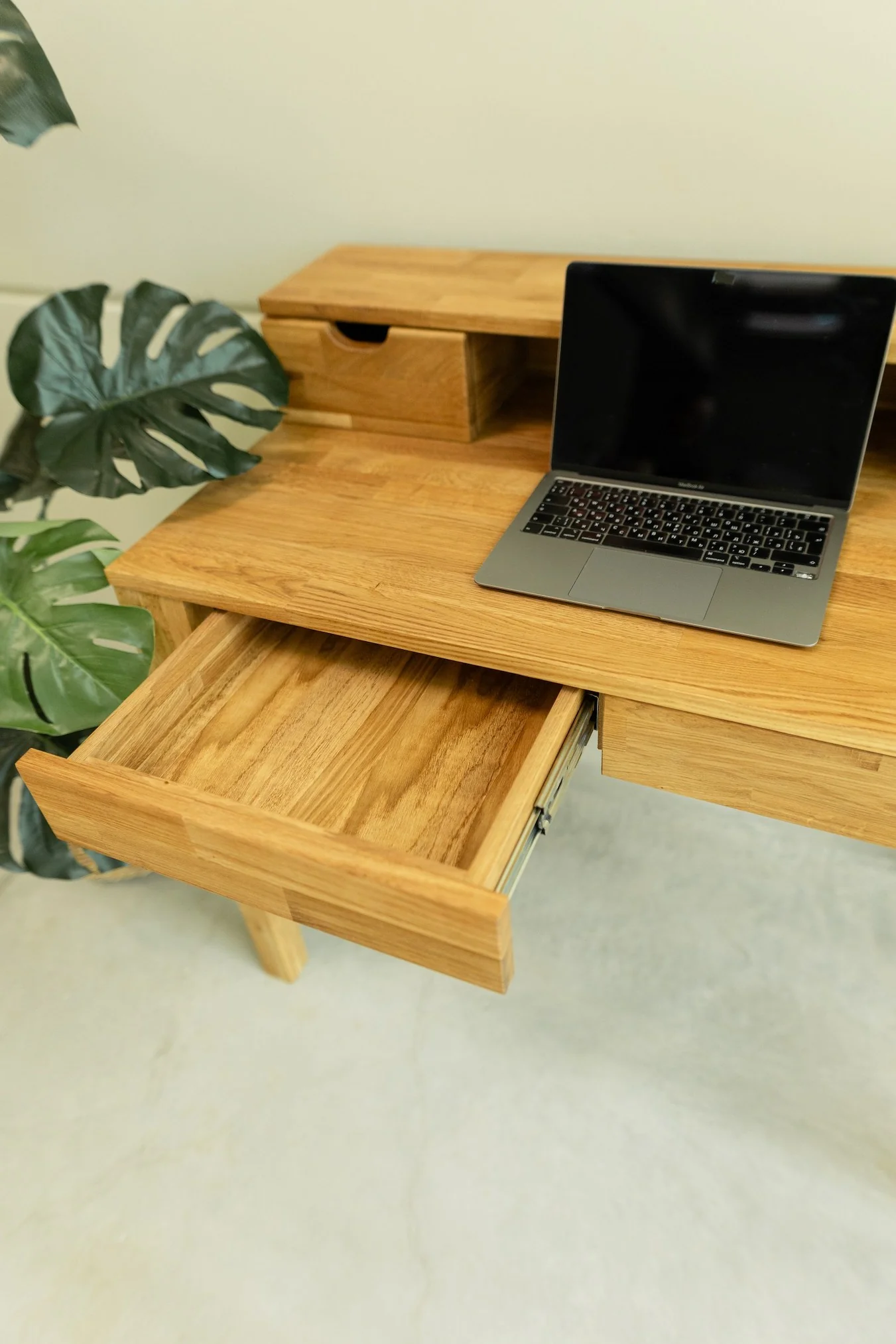 Axel II massief eikenhouten bureau | NordicStory - Image 3
