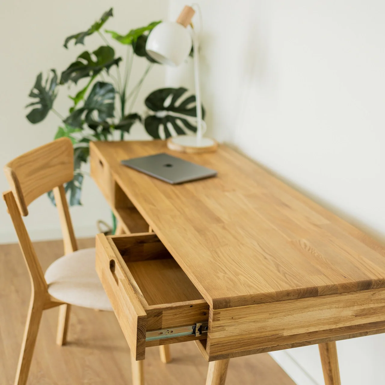 Escandi 5 massief eikenhouten bureau | NordicStory - Image 7