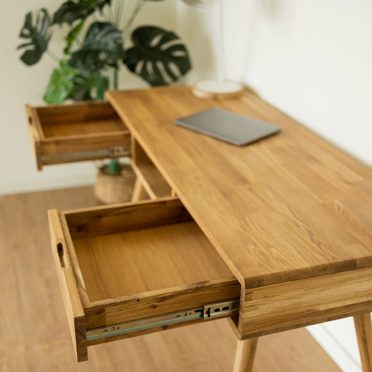 Escandi 5 massief eikenhouten bureau | NordicStory - Image 8