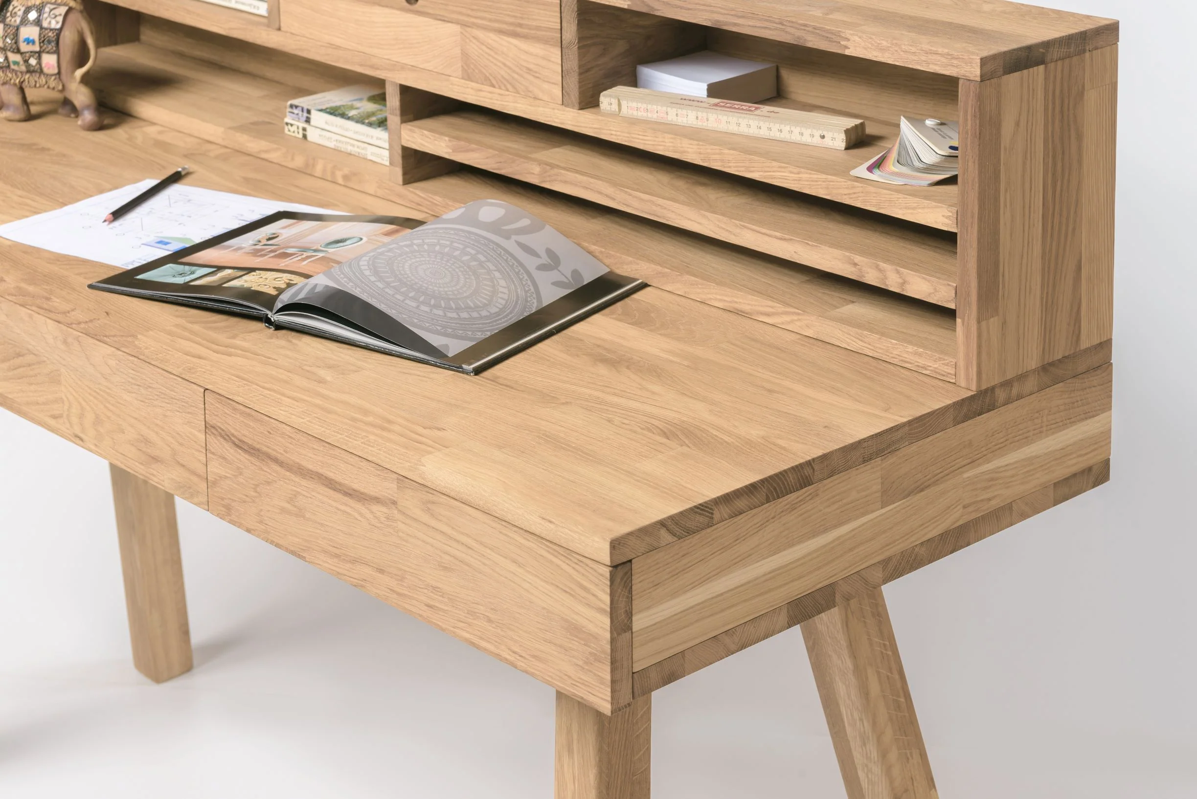 Einstein 2 massief eikenhouten bureau met zwevend boekenrek | NordicStory - Image 13