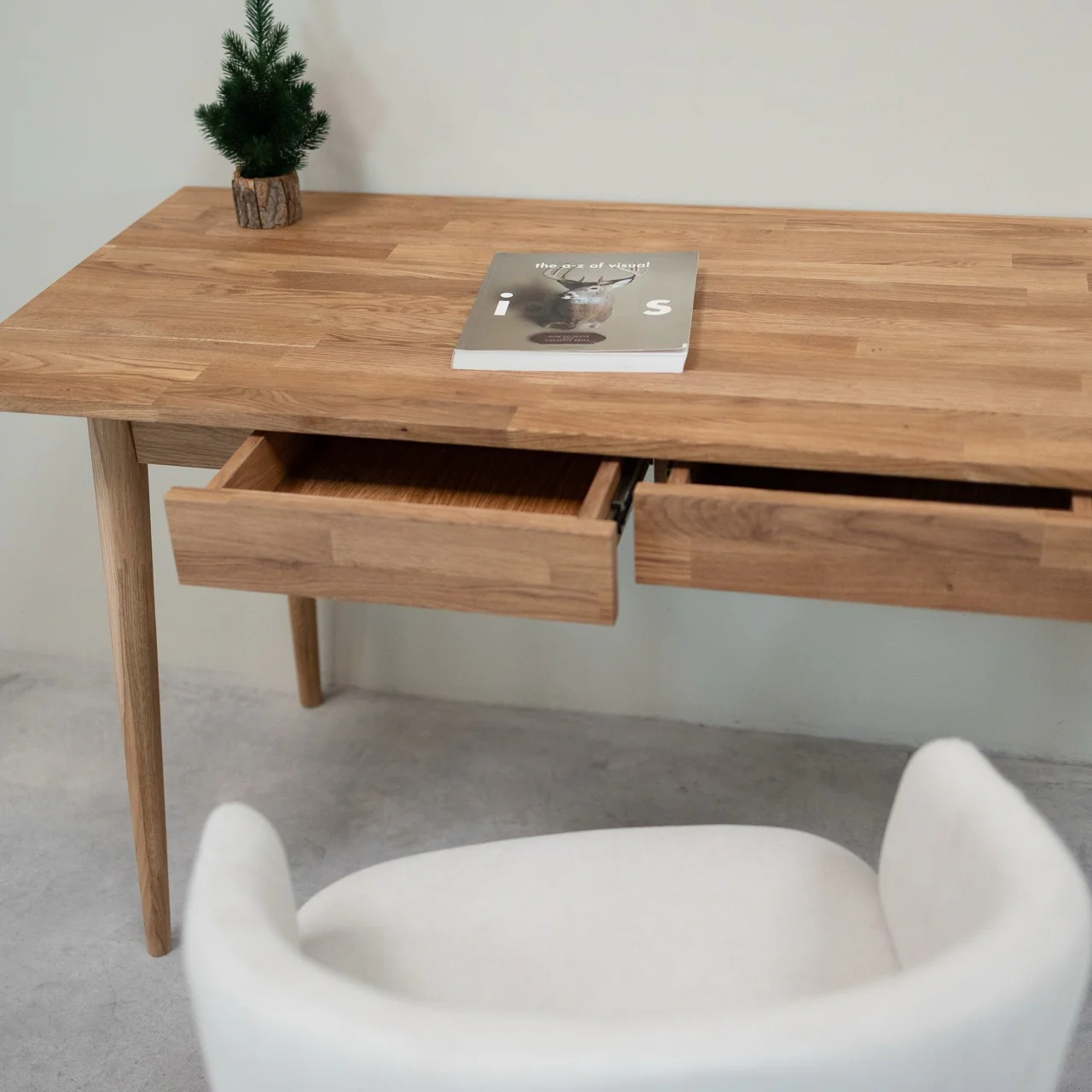 Escandi massief eikenhouten bureau  | NordicStory - Image 6