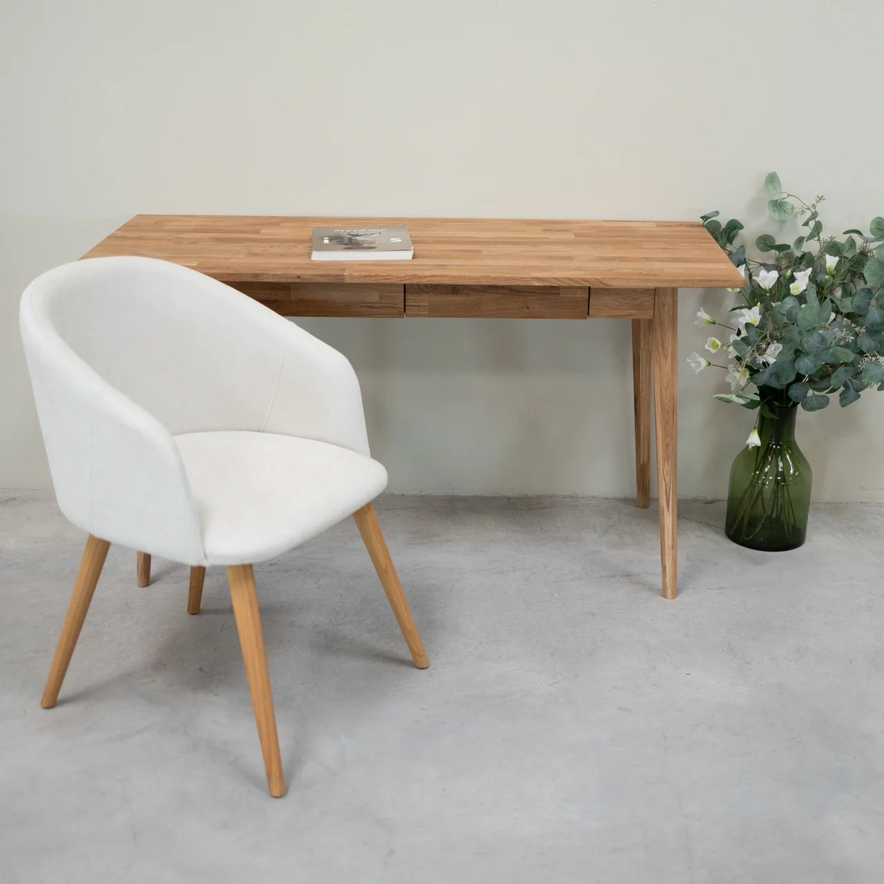 Escandi massief eikenhouten bureau  | NordicStory - Image 7