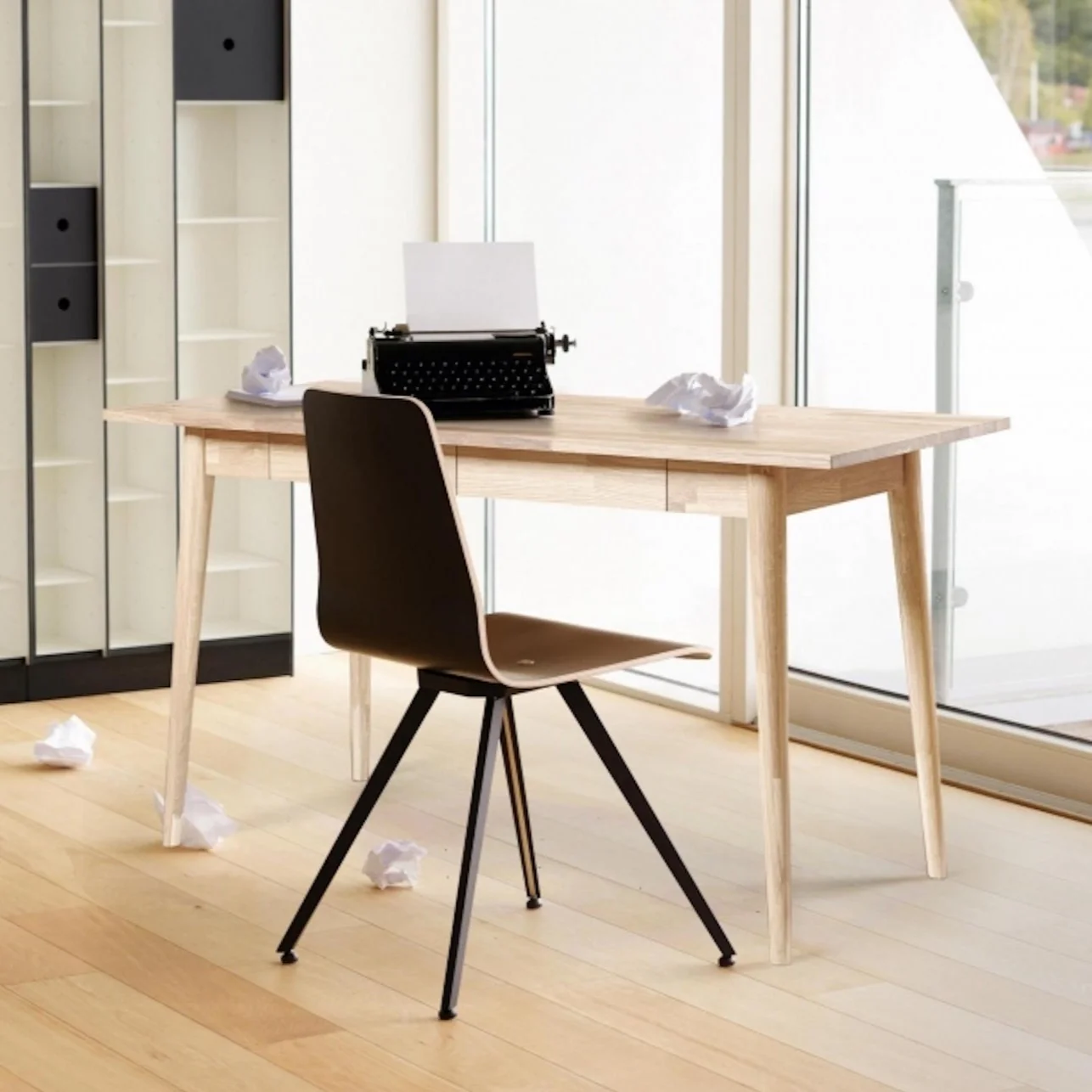 Escandi massief eikenhouten bureau  | NordicStory - Image 8