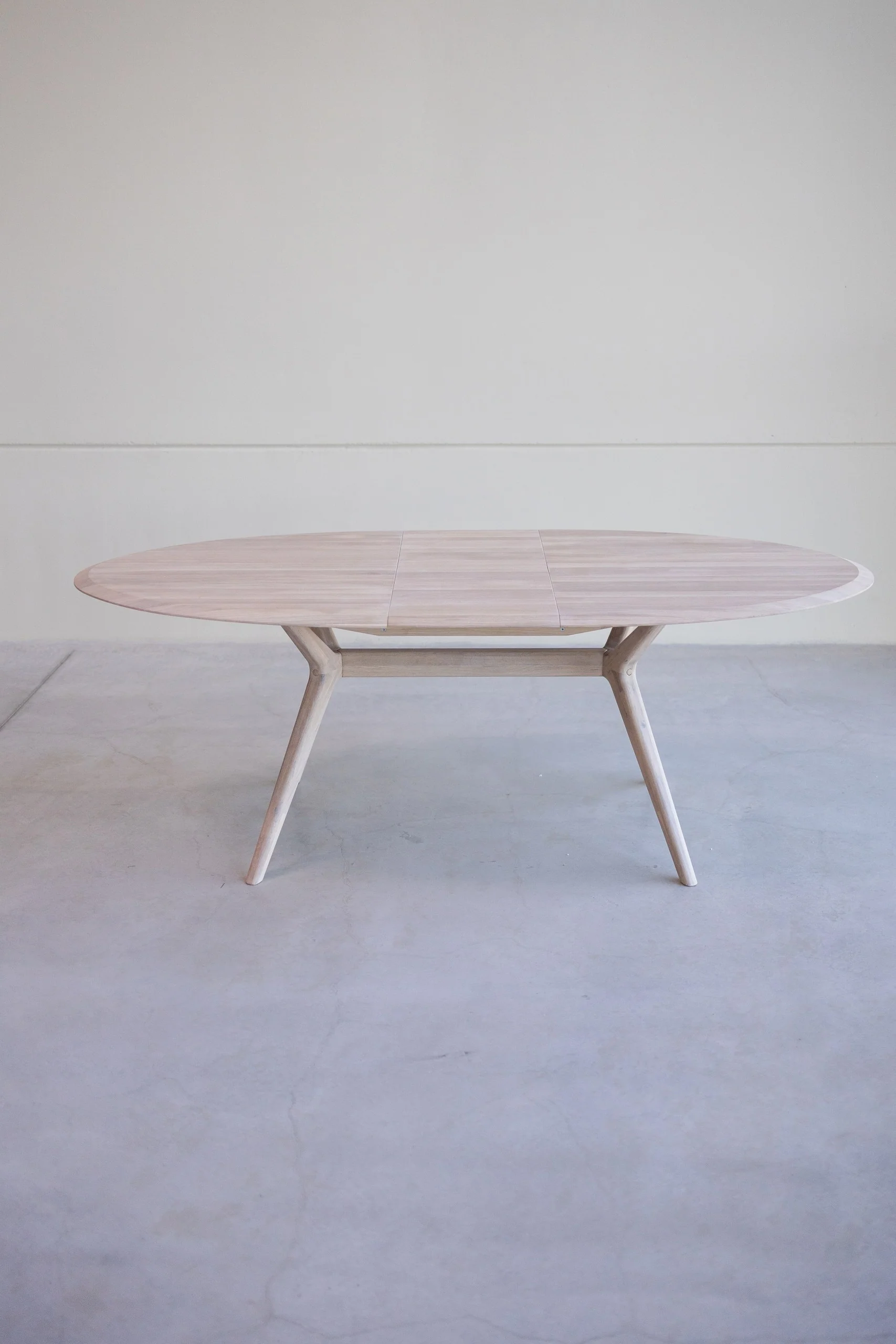 Uitschuifbare eettafel in massief eiken Carmen | NordicStory - Image 19