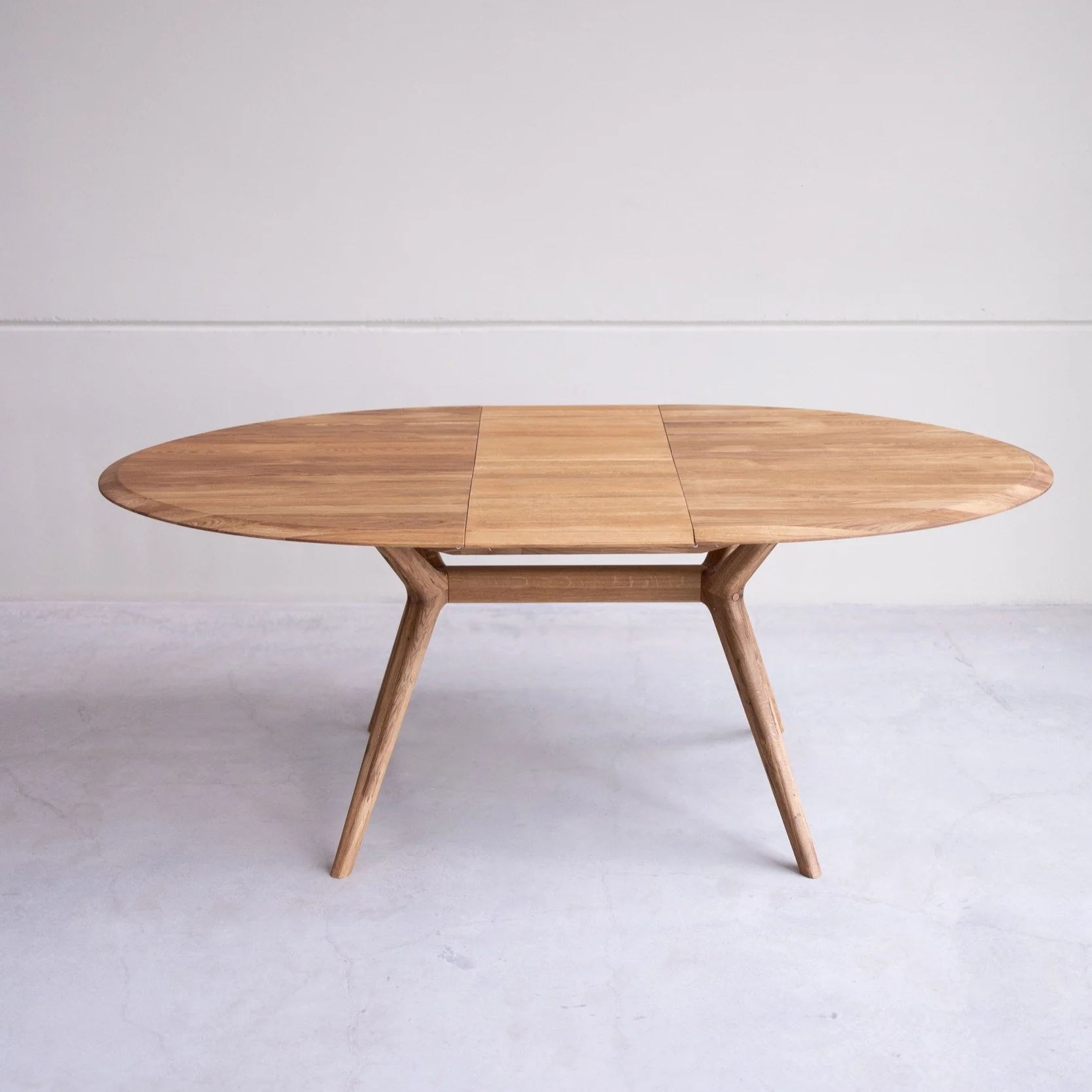 Uitschuifbare eettafel in massief eiken Carmen | NordicStory - Image 3
