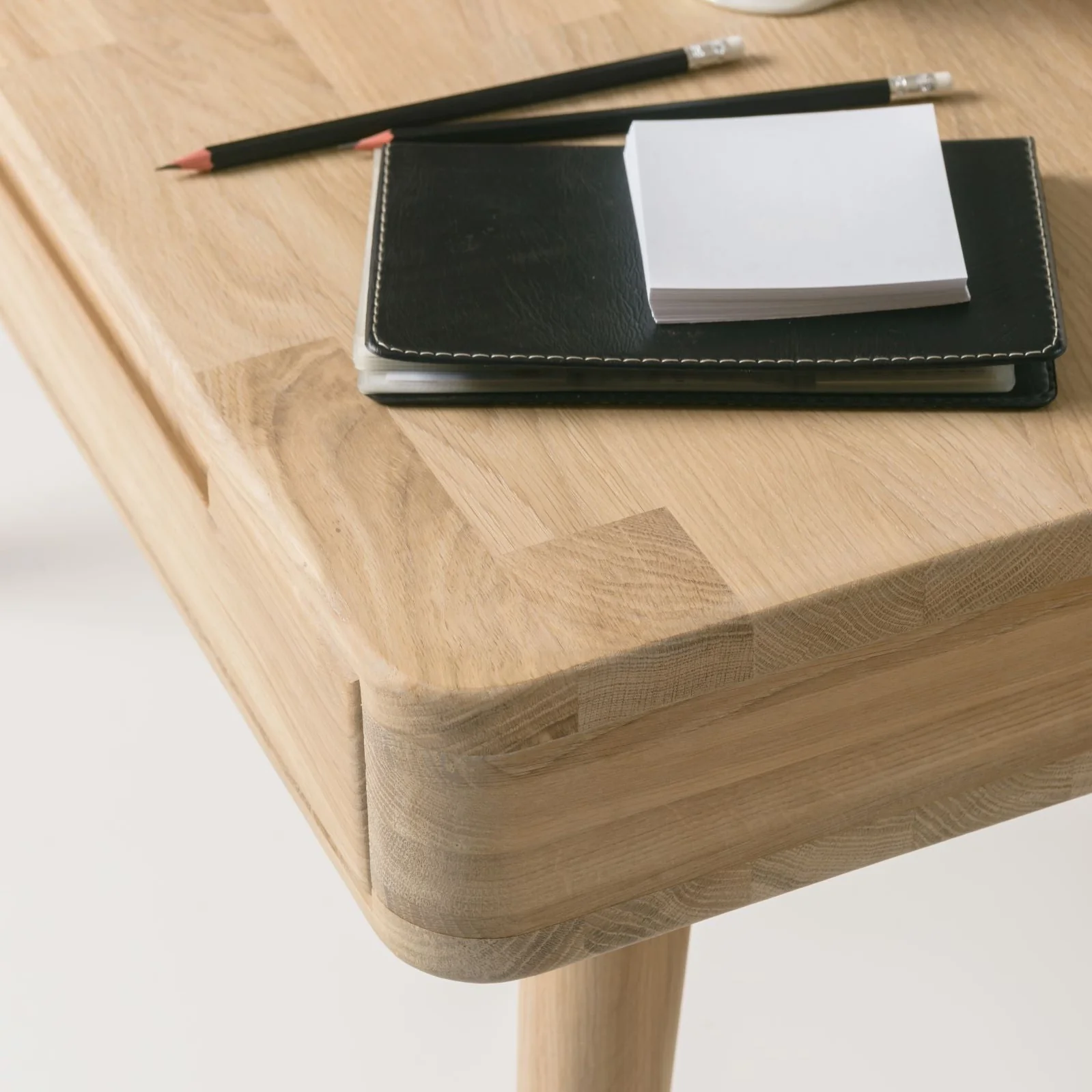 Escandi massief eikenhouten bureau | NordicStory - Image 10