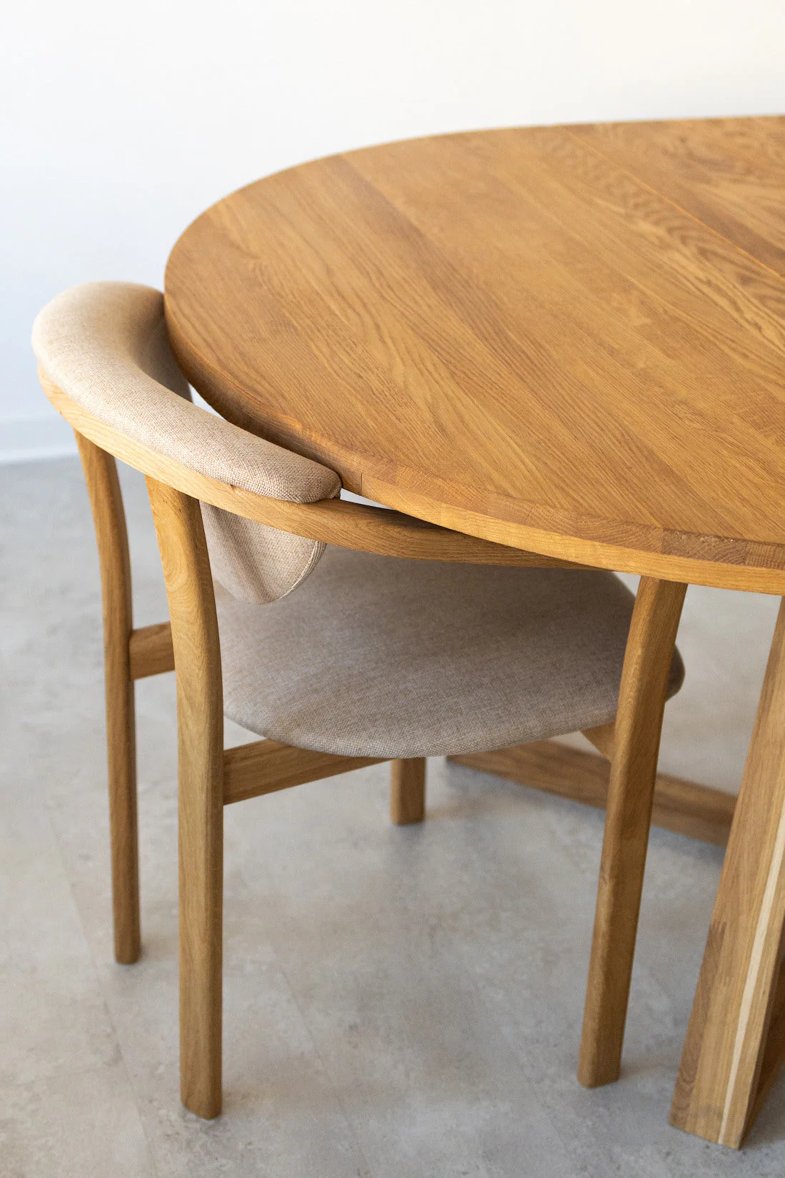 Set van 2 of 4 Alexis eetkamerstoelen, frame van massief eiken, bekleding beige | NordicStory - Image 3