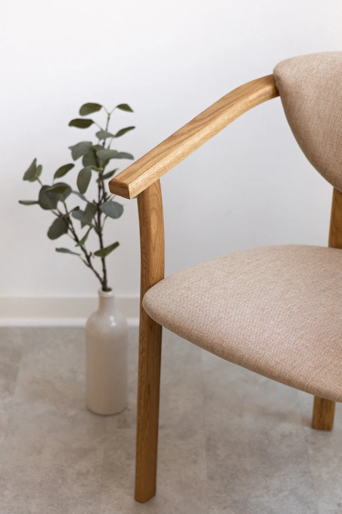 Set van 2 of 4 Alexis eetkamerstoelen, frame van massief eiken, bekleding beige | NordicStory - Image 5