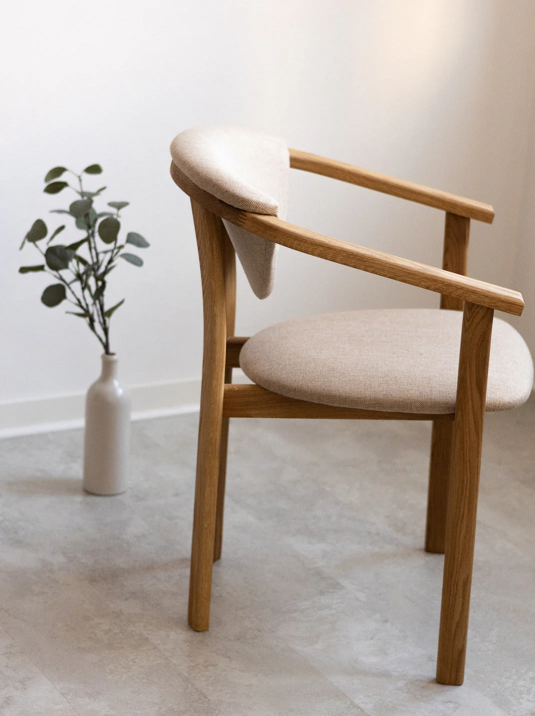 Set van 2 of 4 Alexis eetkamerstoelen, frame van massief eiken, bekleding beige | NordicStory - Image 6