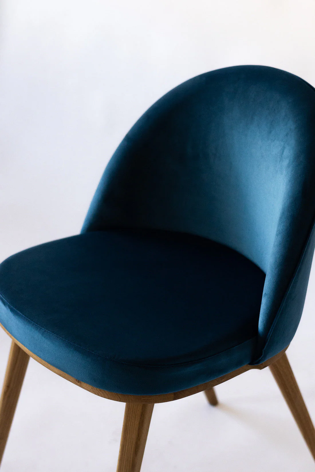 Set van 2 of 4 Clara eetkamerstoelen, frame van massief eiken, bekleding in Monako Blue | NordicStory - Image 4
