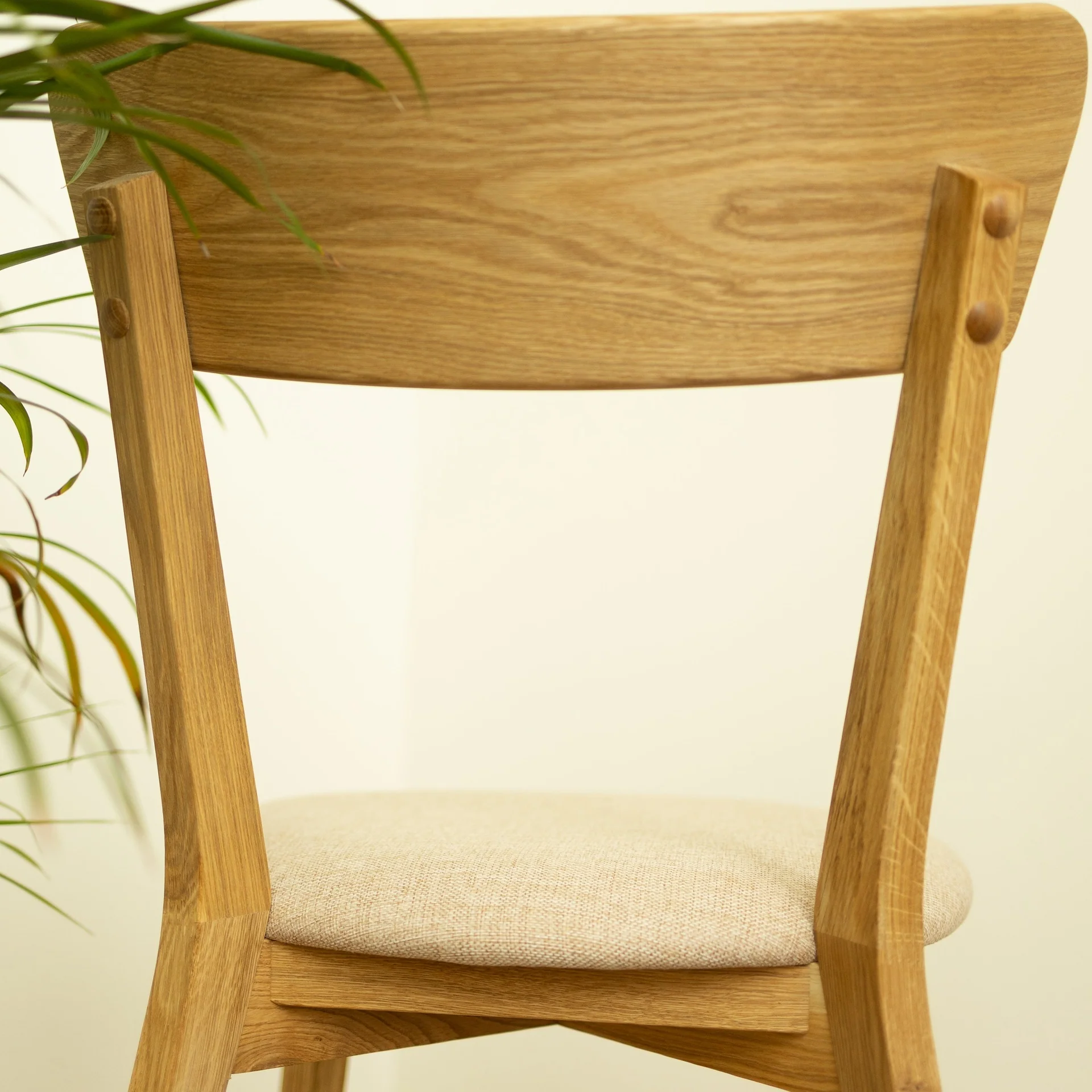 Set van 2 of 4 massief eiken eetkamerstoelen Diana Beige | NordicStory - Image 5