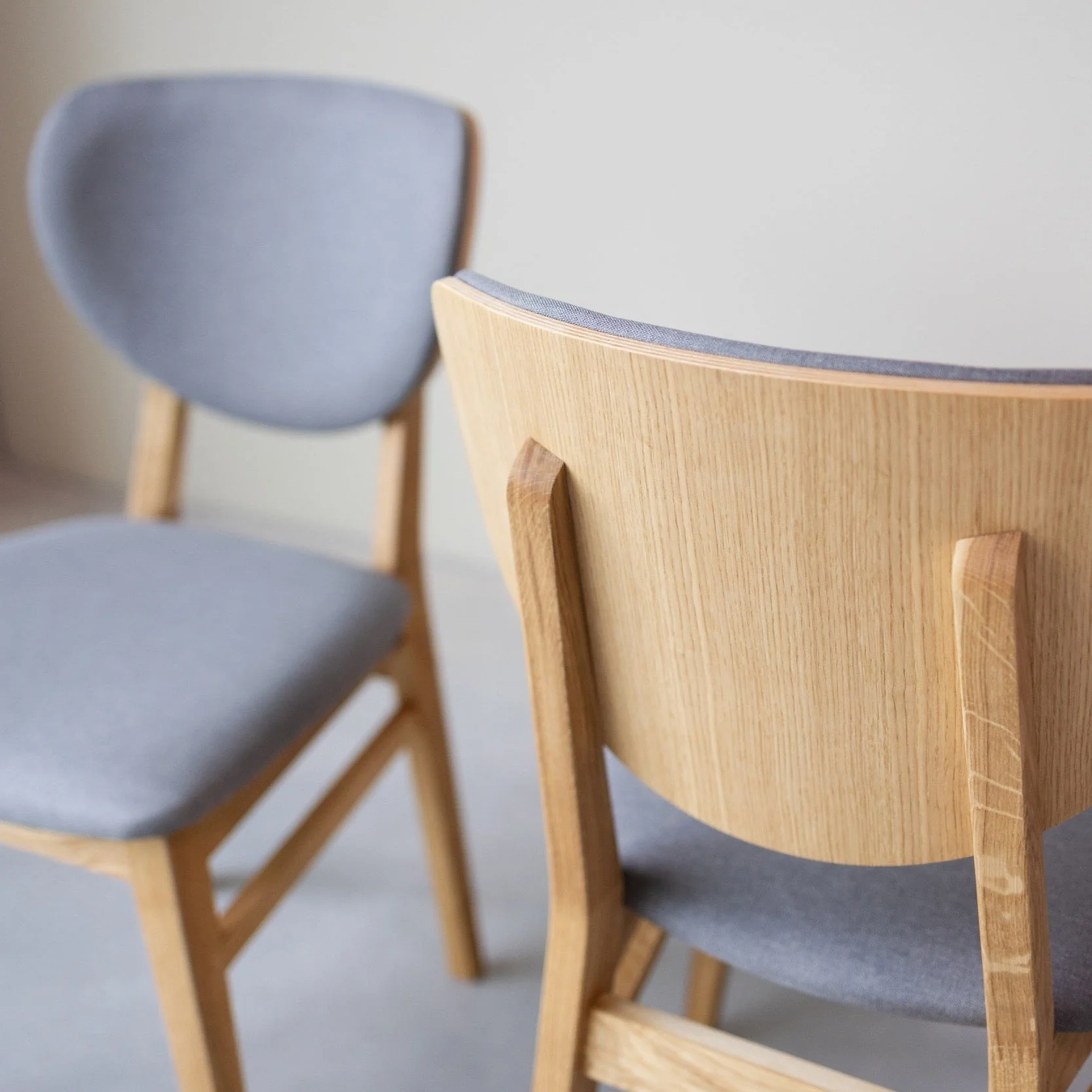 Set van 2 of 4 Nova eetkamerstoelen, frame van massief eiken, bekleding | NordicStory - Image 3
