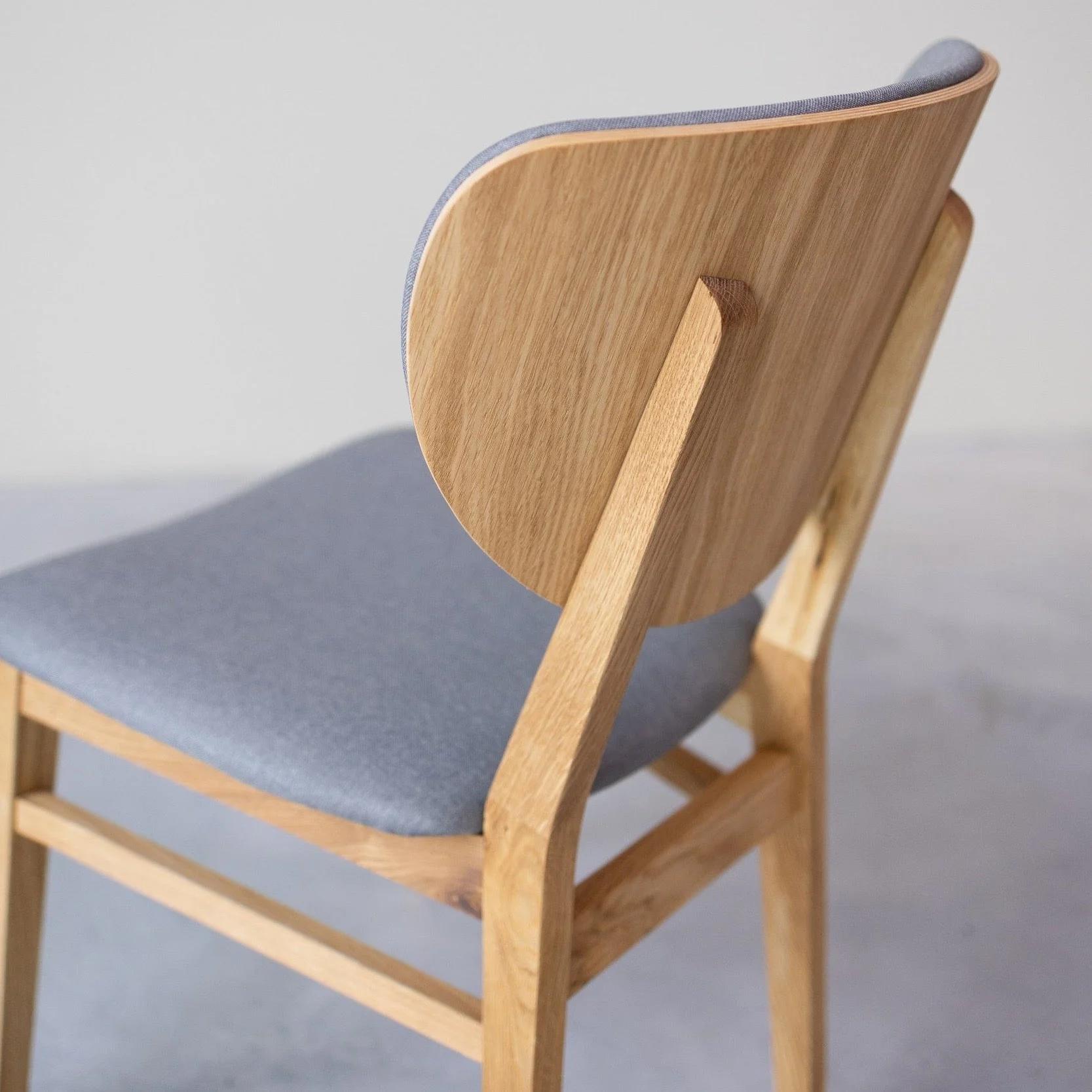 Set van 2 of 4 Nova eetkamerstoelen, frame van massief eiken, bekleding | NordicStory - Image 5