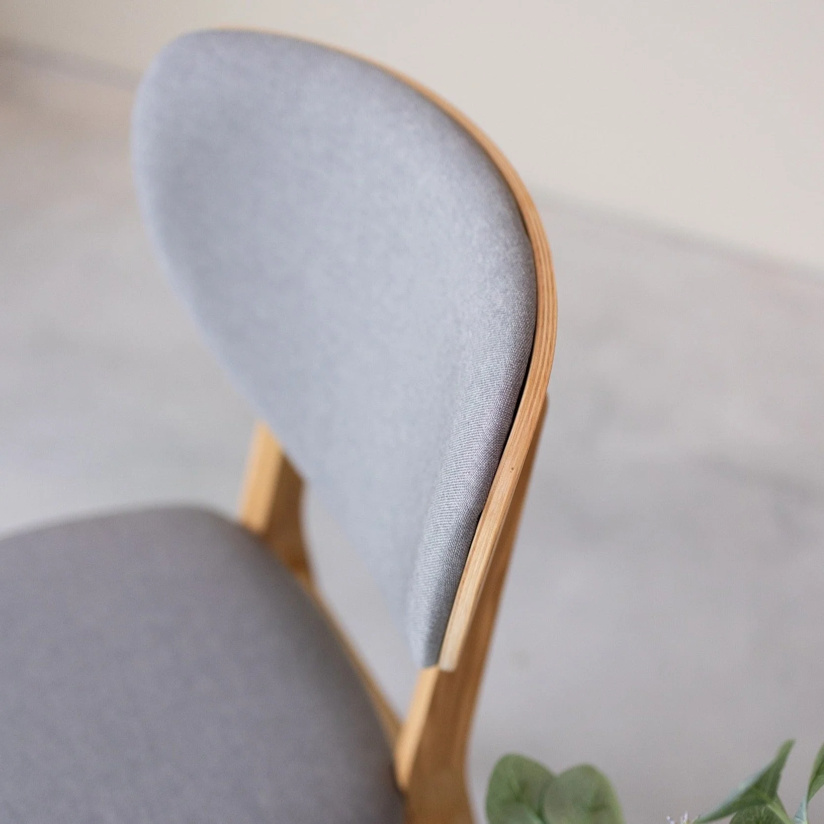 Set van 2 of 4 Nova eetkamerstoelen, frame van massief eiken, bekleding | NordicStory - Image 8
