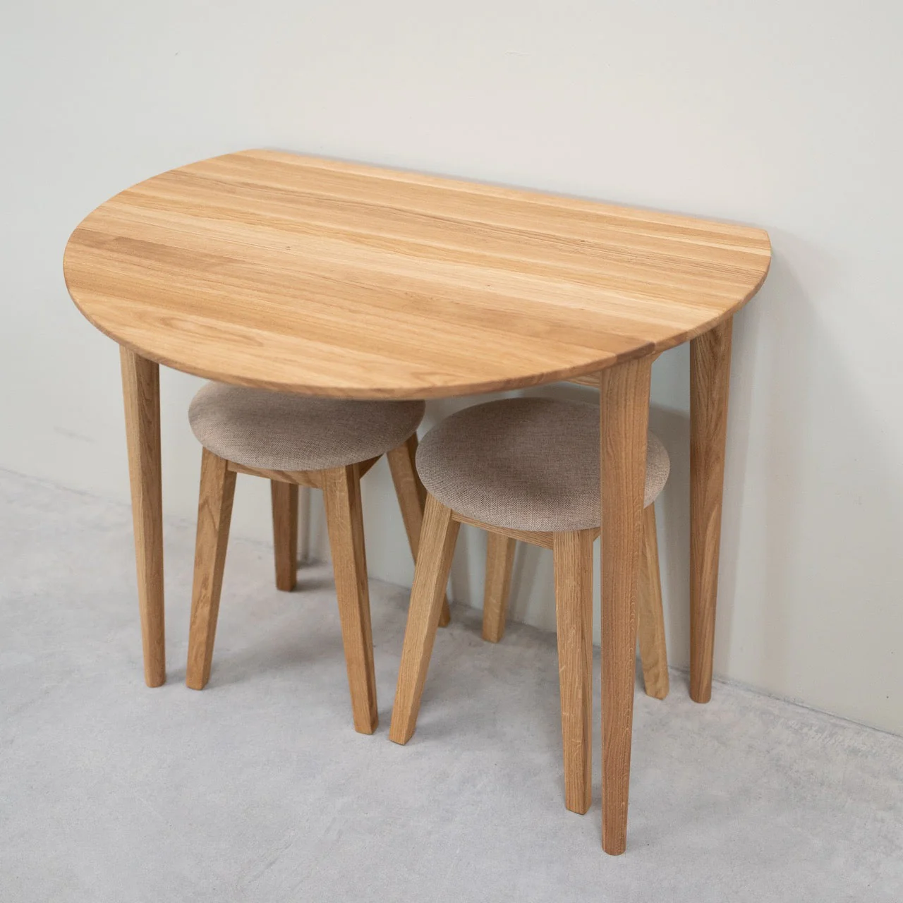 Set van 2 of 4 massief houten eetkrukken Diana, gestoffeerd | NordicStory - Image 6