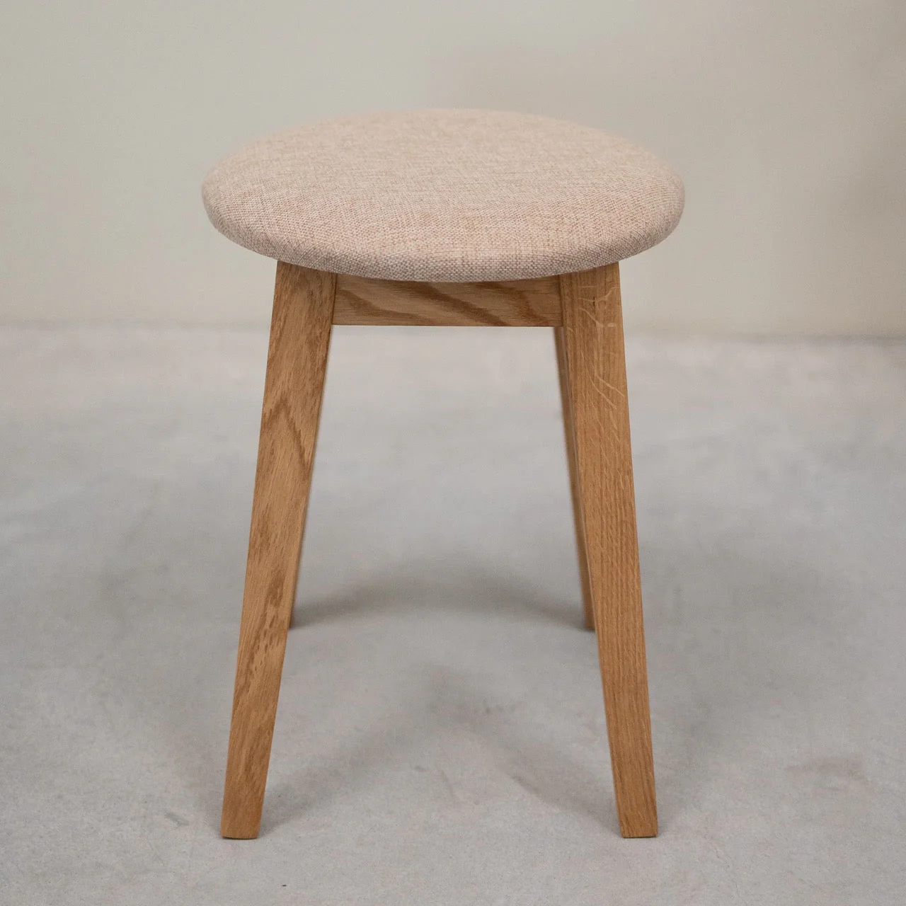 Set van 2 of 4 massief houten eetkrukken Diana, gestoffeerd | NordicStory - Image 9