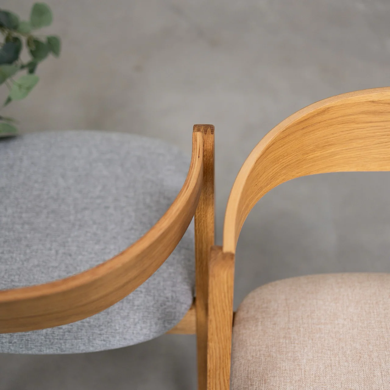 Set van 2 of 4 Oscar massief eiken eetkamerstoelen, gestoffeerd | VESKOR - Image 6