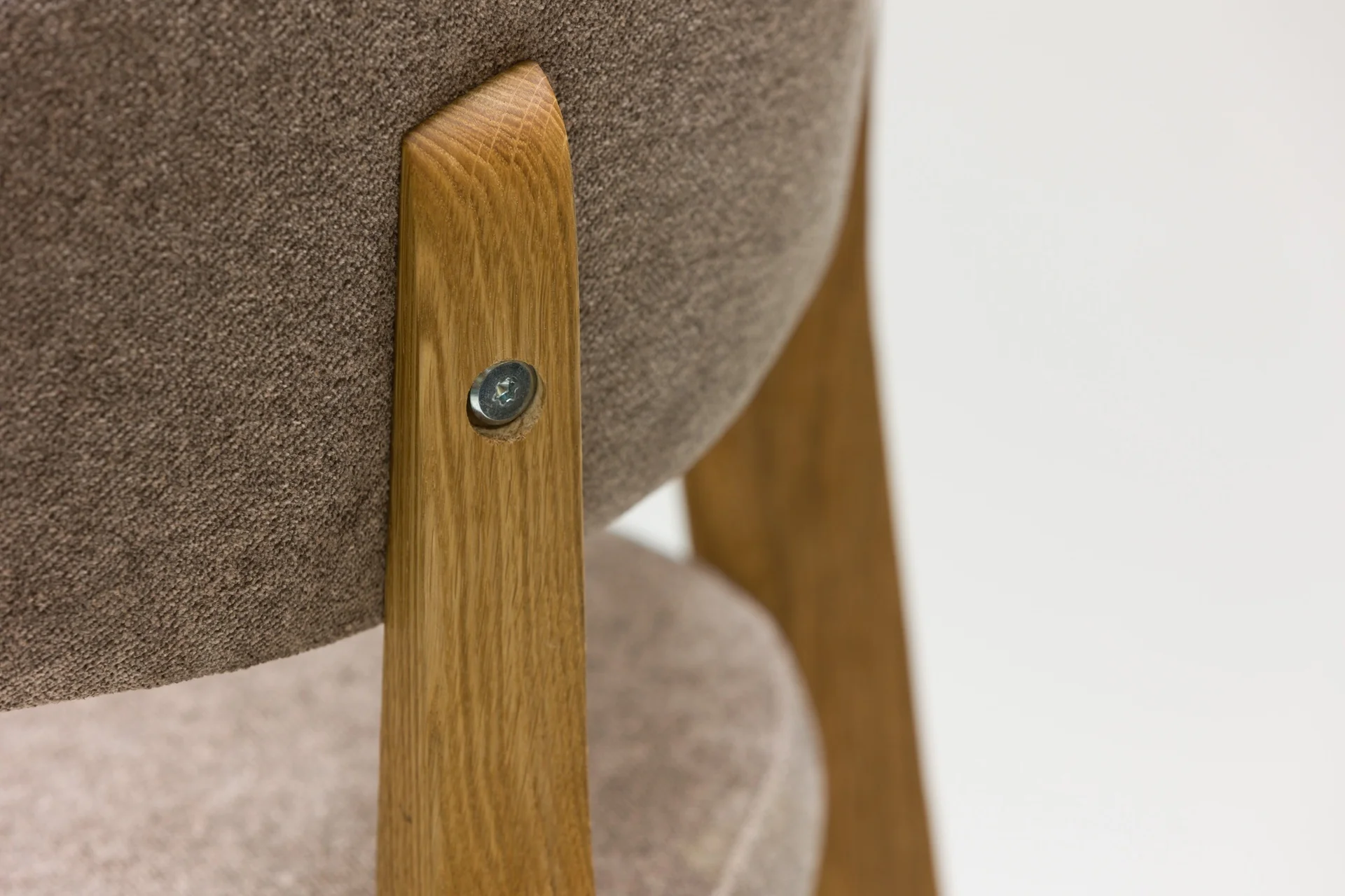Set van 2 of 4 Claus massief eiken eetkamerstoelen, bekleed in grijs of bruin | VESKOR - Image 11