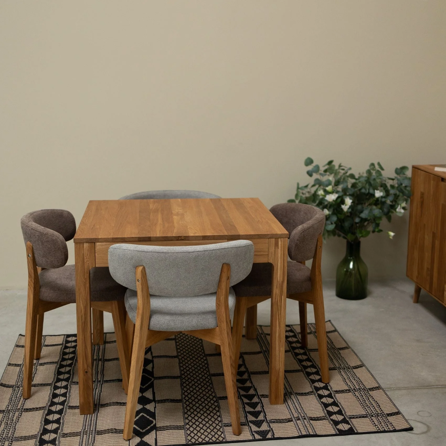 Set van 2 of 4 Claus massief eiken eetkamerstoelen, bekleed in grijs of bruin | VESKOR - Image 2