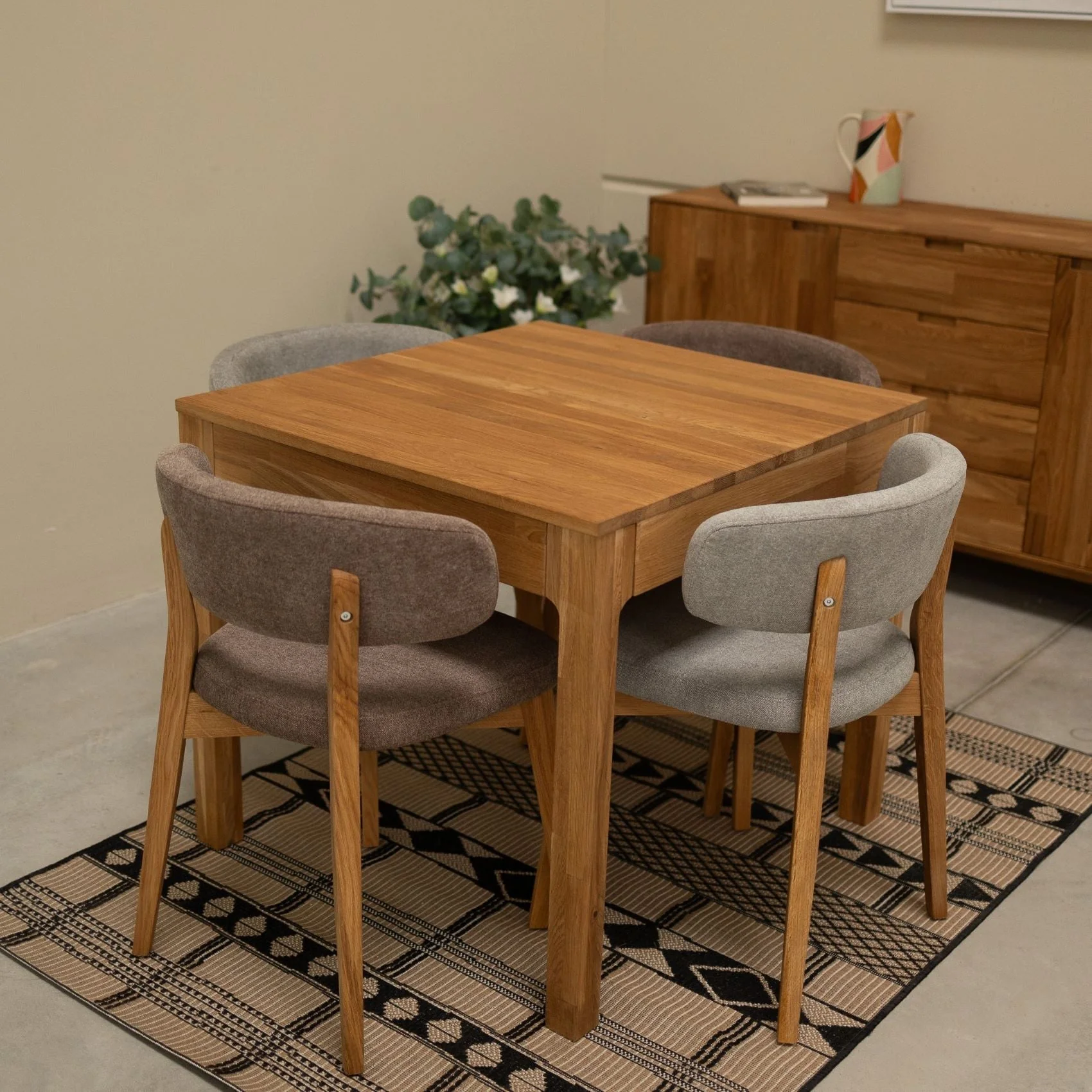 Set van 2 of 4 Claus massief eiken eetkamerstoelen, bekleed in grijs of bruin | VESKOR - Image 6