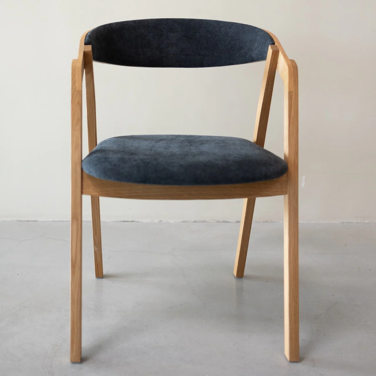 Set van 2 of 4 Knut massief eiken eetkamerstoelen, bekleding Beige/Antraciet Grijs | VESKOR - Image 3