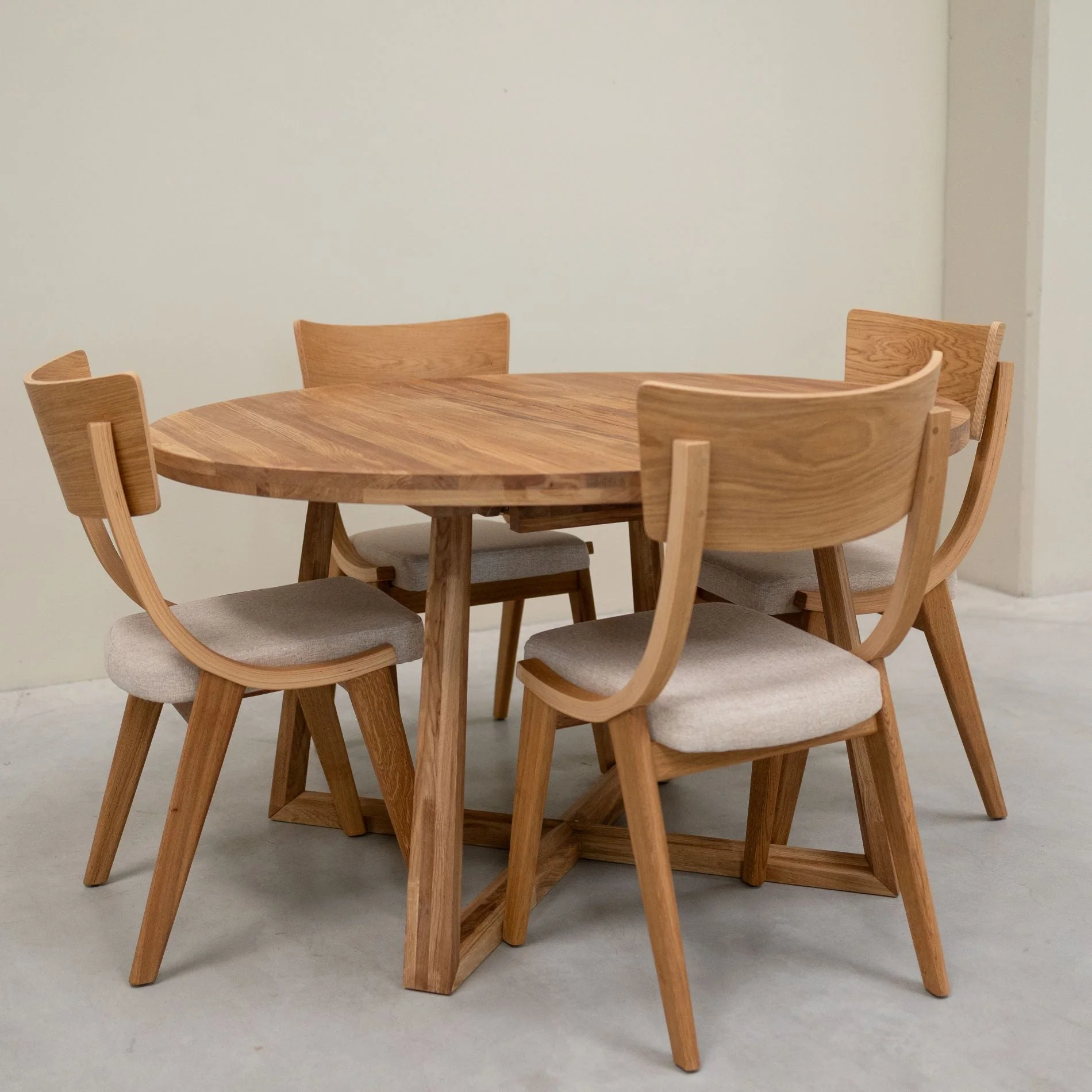 Set van 2 of 4 Lucas massief eiken eetkamerstoelen, bekleed in grijs of beige | VESKOR - Image 4