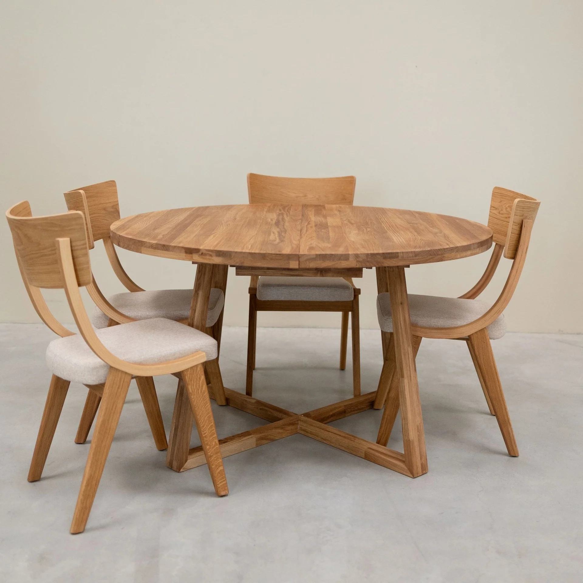 Set van 2 of 4 Lucas massief eiken eetkamerstoelen, bekleed in grijs of beige | VESKOR - Image 7