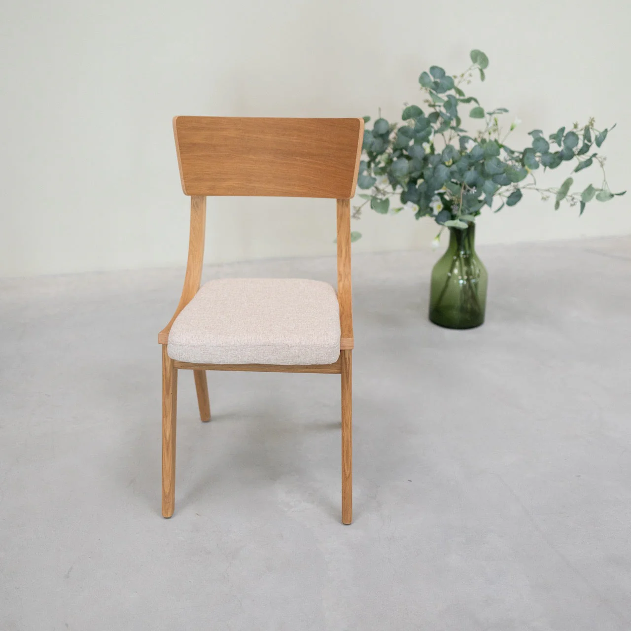 Set van 2 of 4 Lucas massief eiken eetkamerstoelen, bekleed in grijs of beige | VESKOR - Image 8