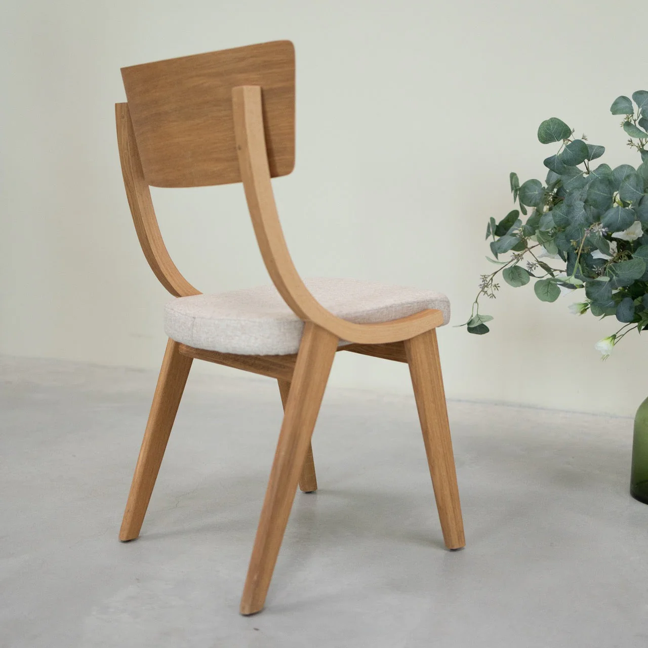 Set van 2 of 4 Lucas massief eiken eetkamerstoelen, bekleed in grijs of beige | VESKOR - Image 9