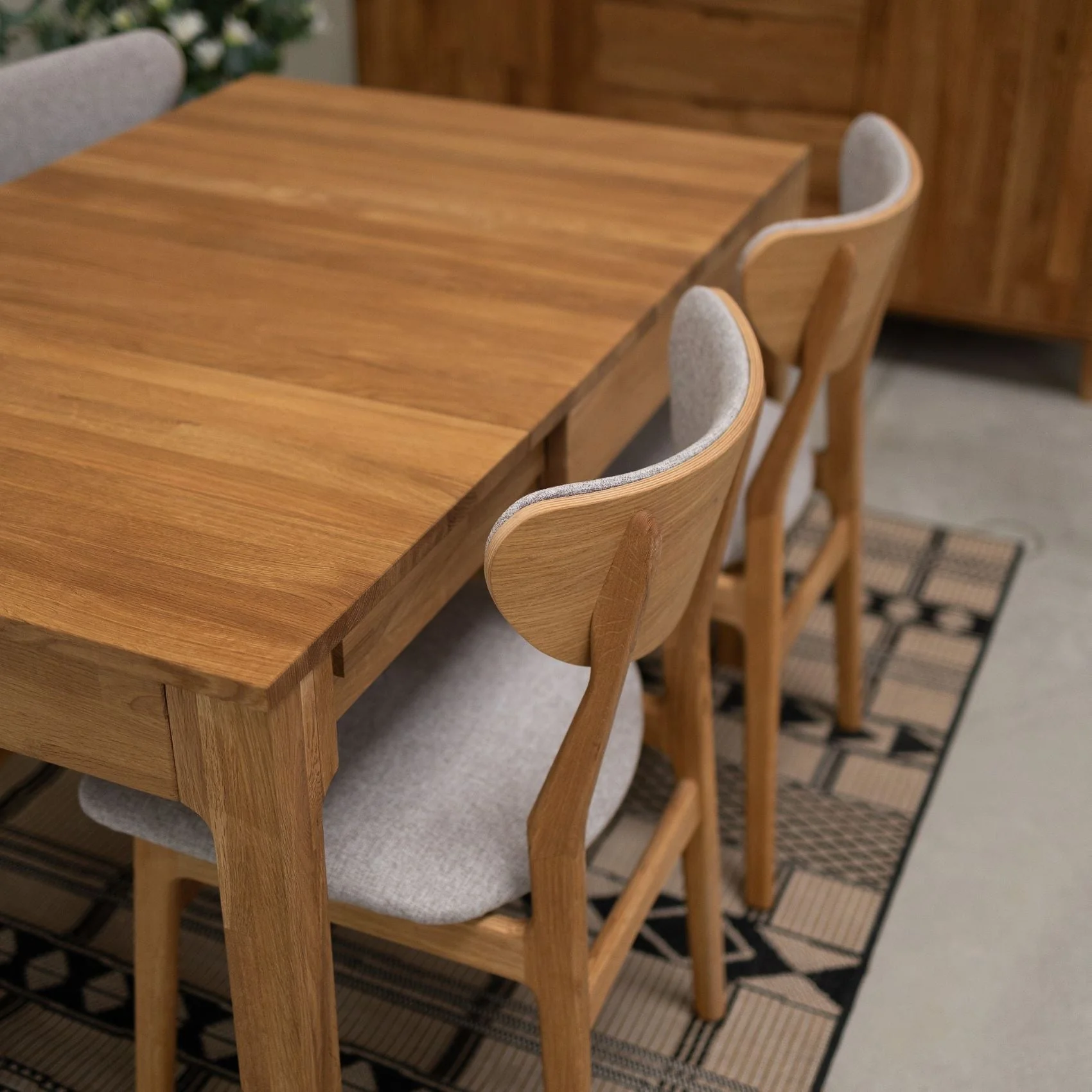 Set van 2 of 4 Maxwell eetkamerstoelen van massief eikenhout, gestoffeerd | VESKOR - Image 10